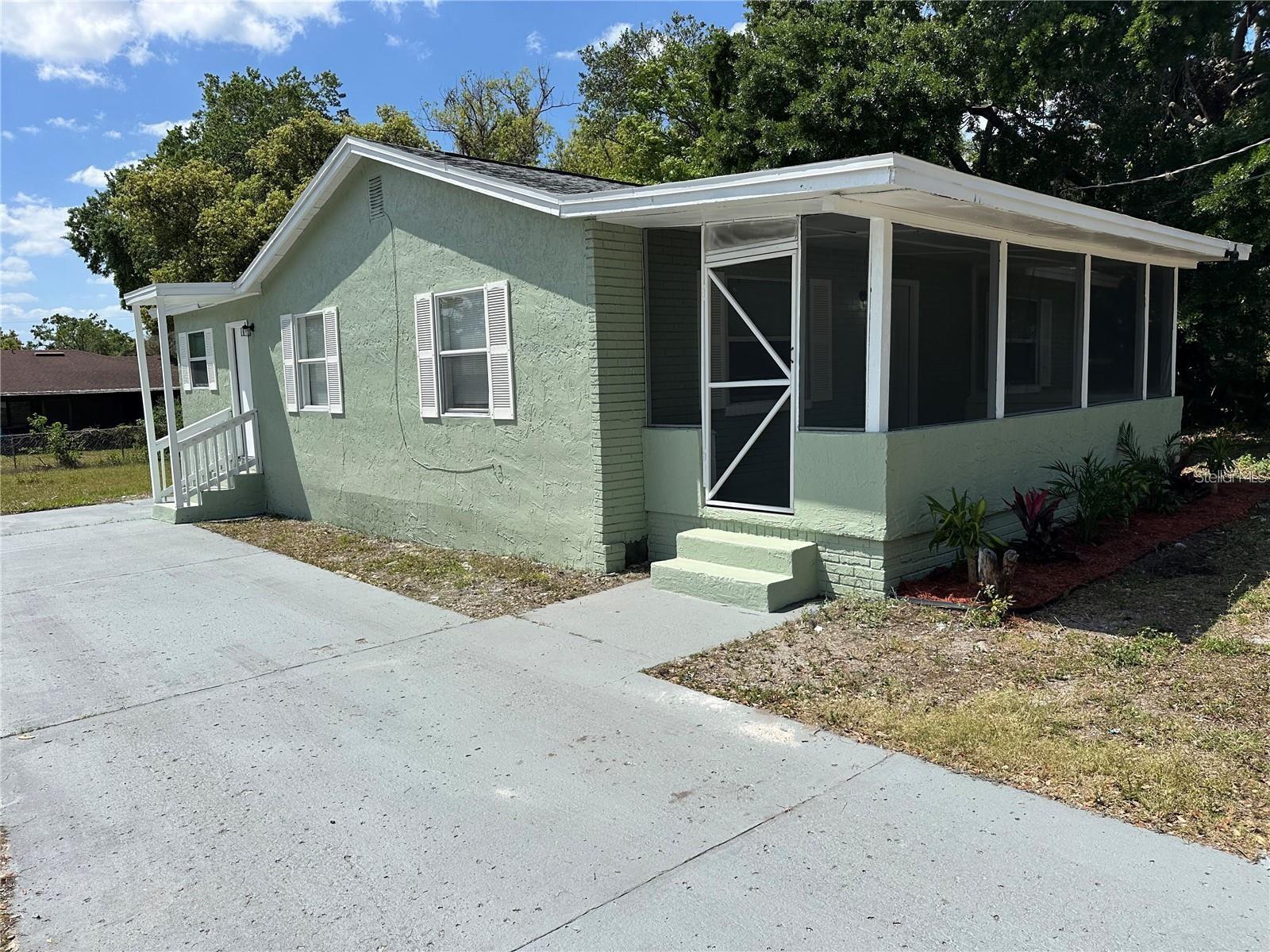 Listing photo id 13 for 3615 Grove Street