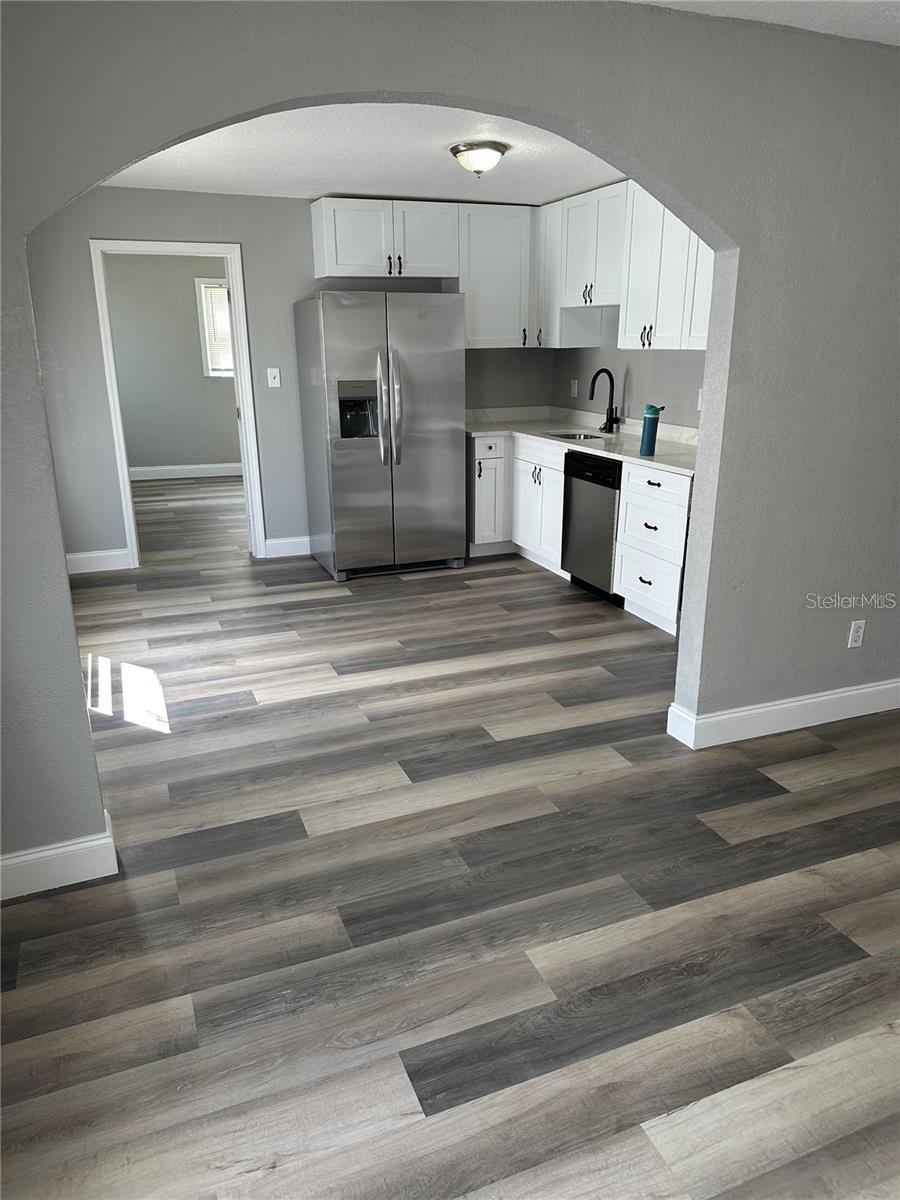 Listing photo id 2 for 3615 Grove Street