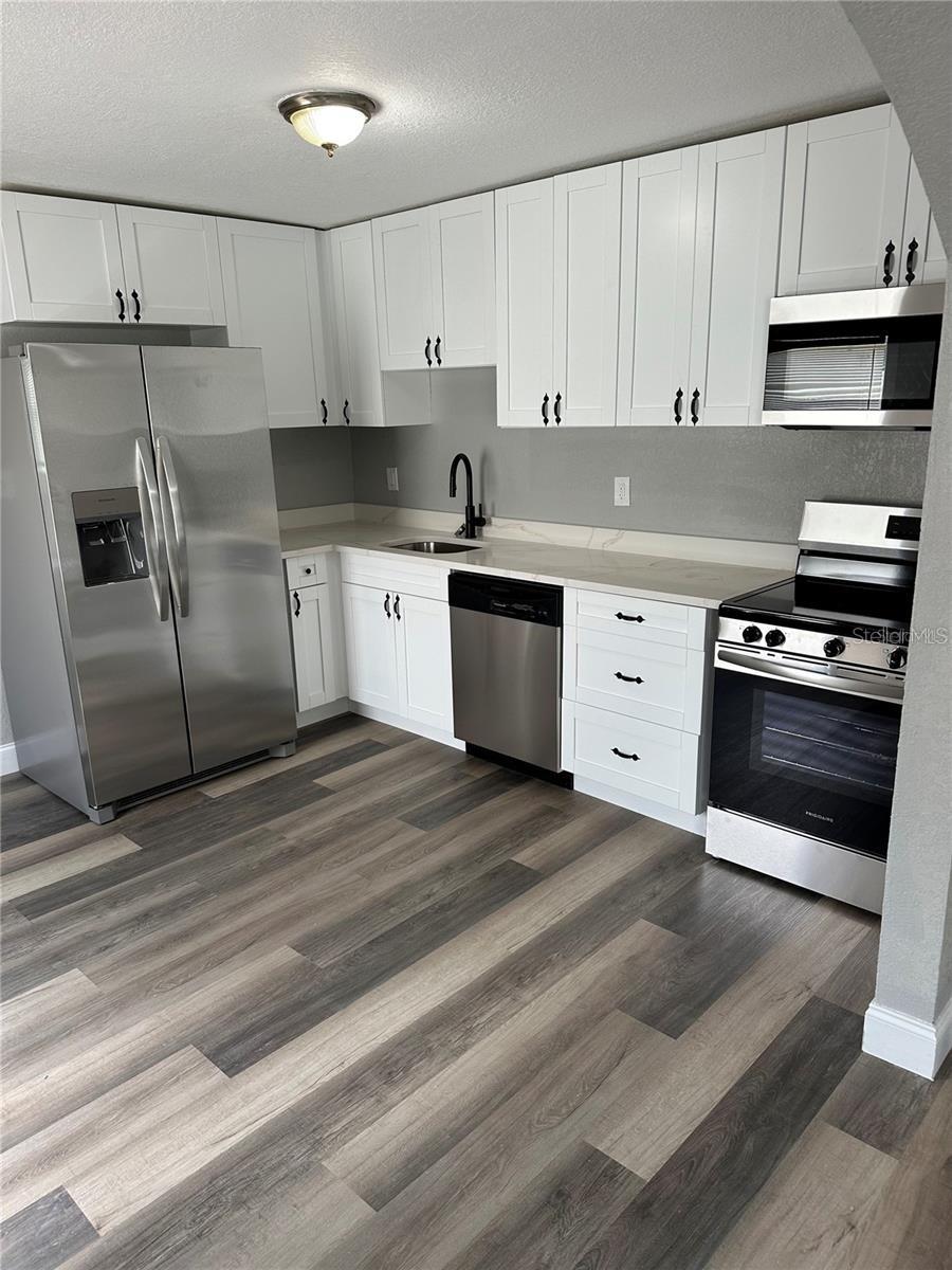 Listing photo id 3 for 3615 Grove Street