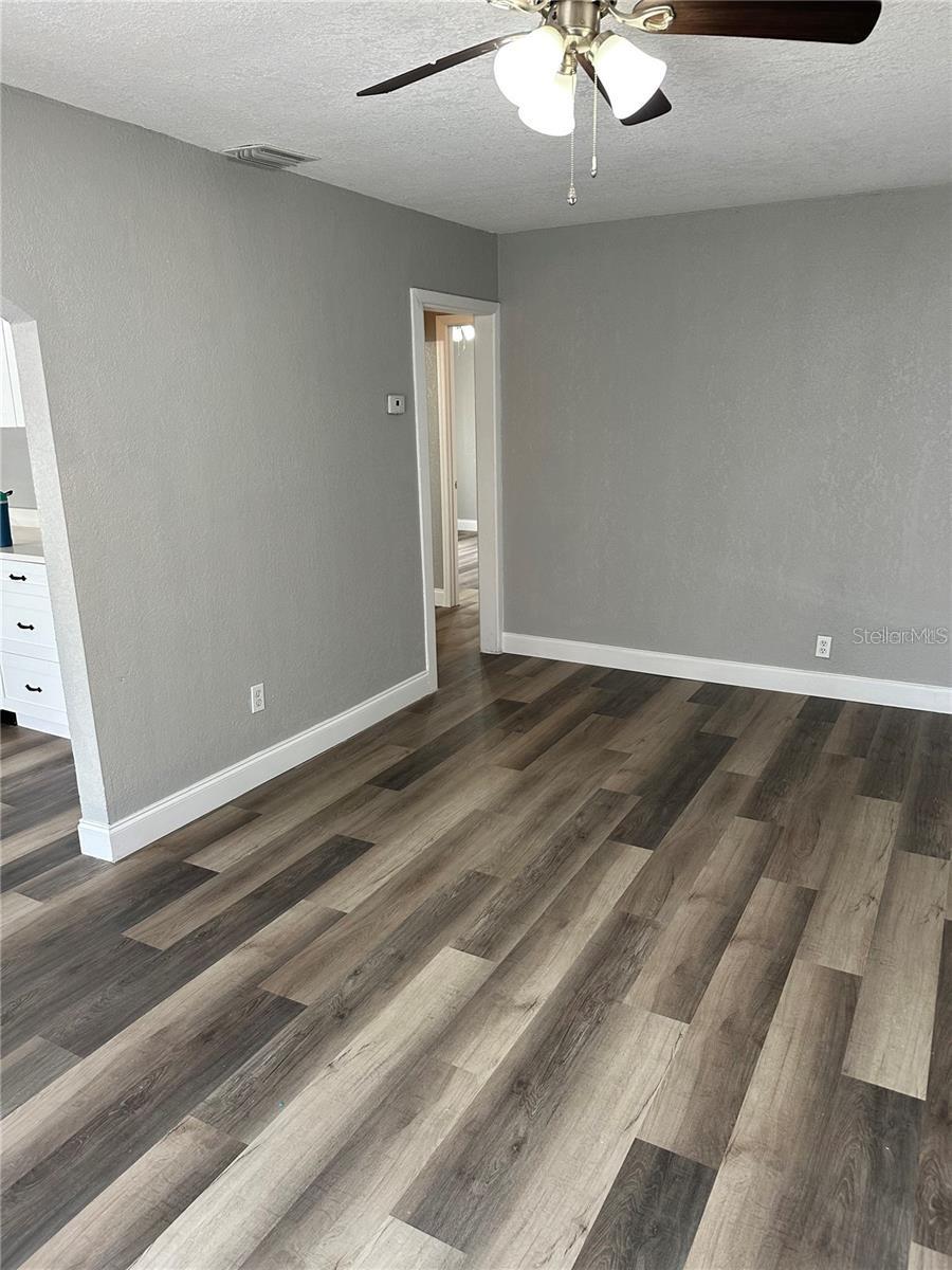 Listing photo id 5 for 3615 Grove Street