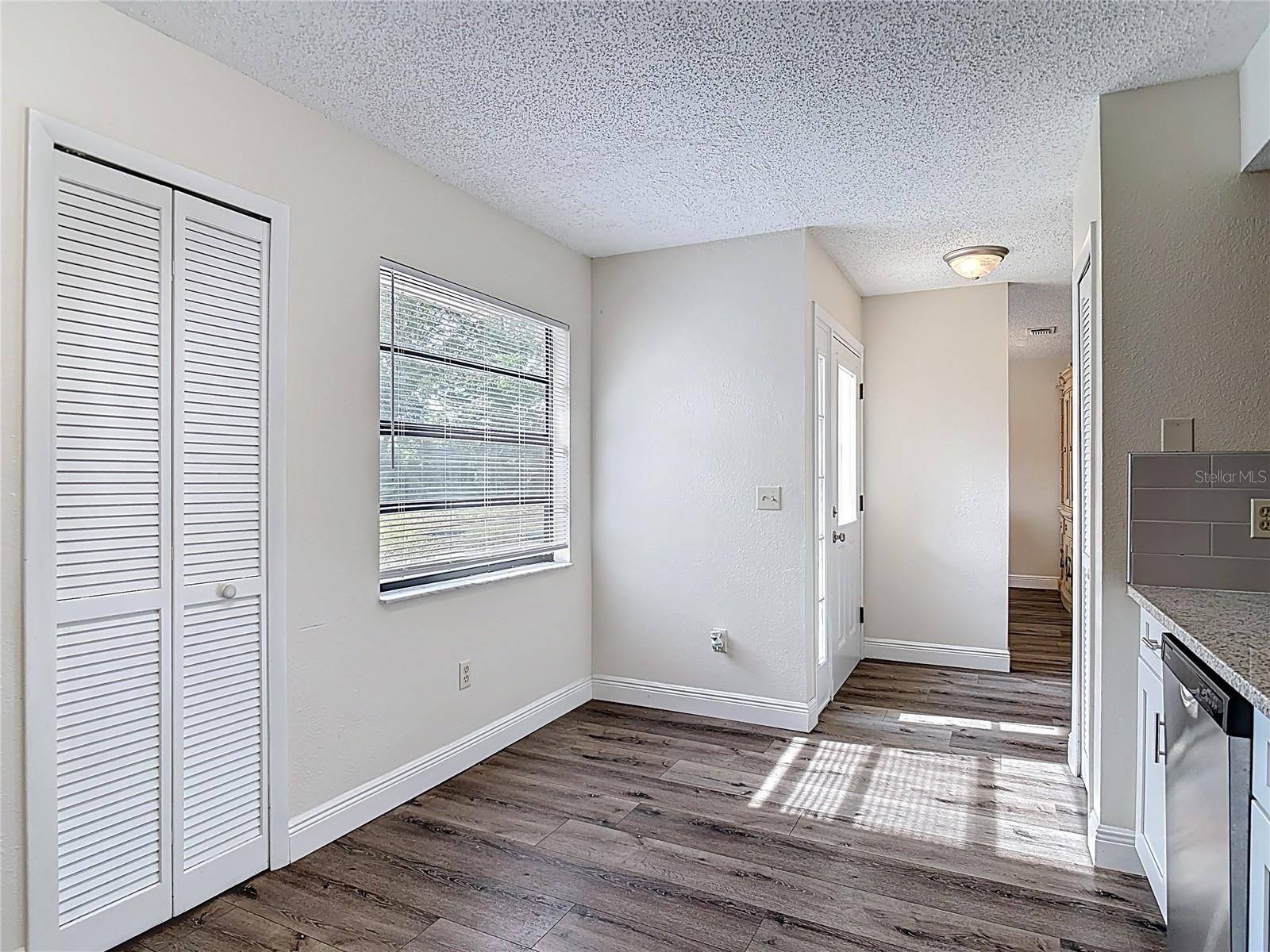 Image 14 of 39 For 745 Mentmore Circle