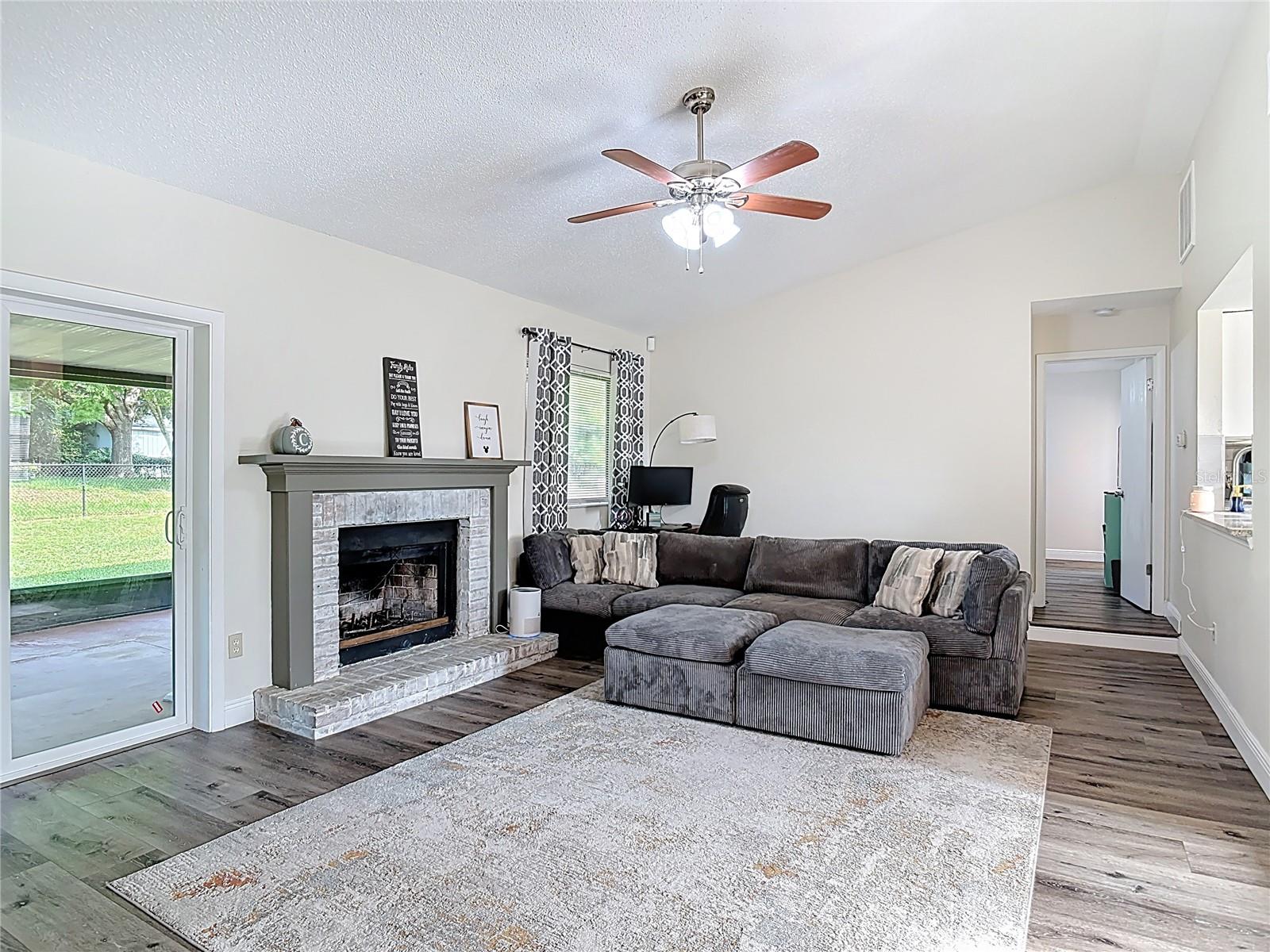 Image 17 of 39 For 745 Mentmore Circle