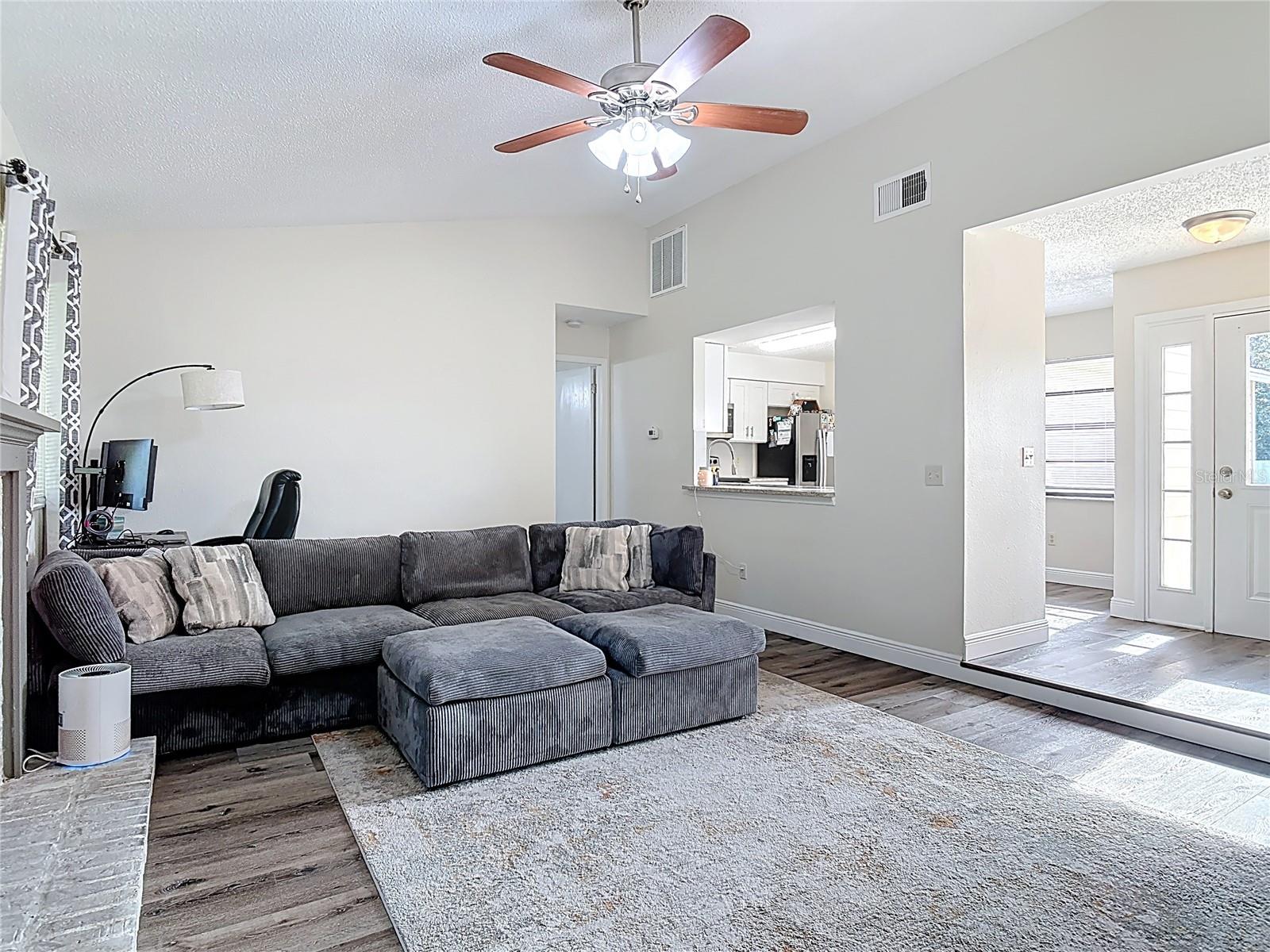 Image 18 of 39 For 745 Mentmore Circle