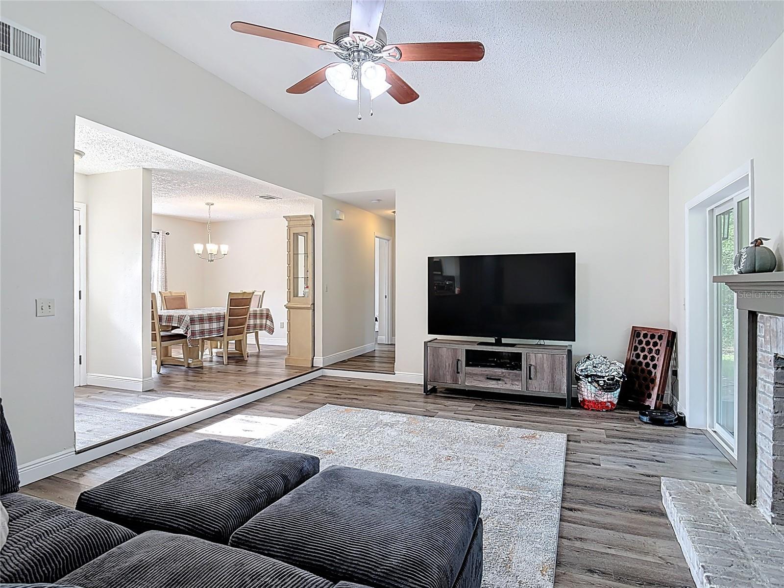 Image 20 of 39 For 745 Mentmore Circle