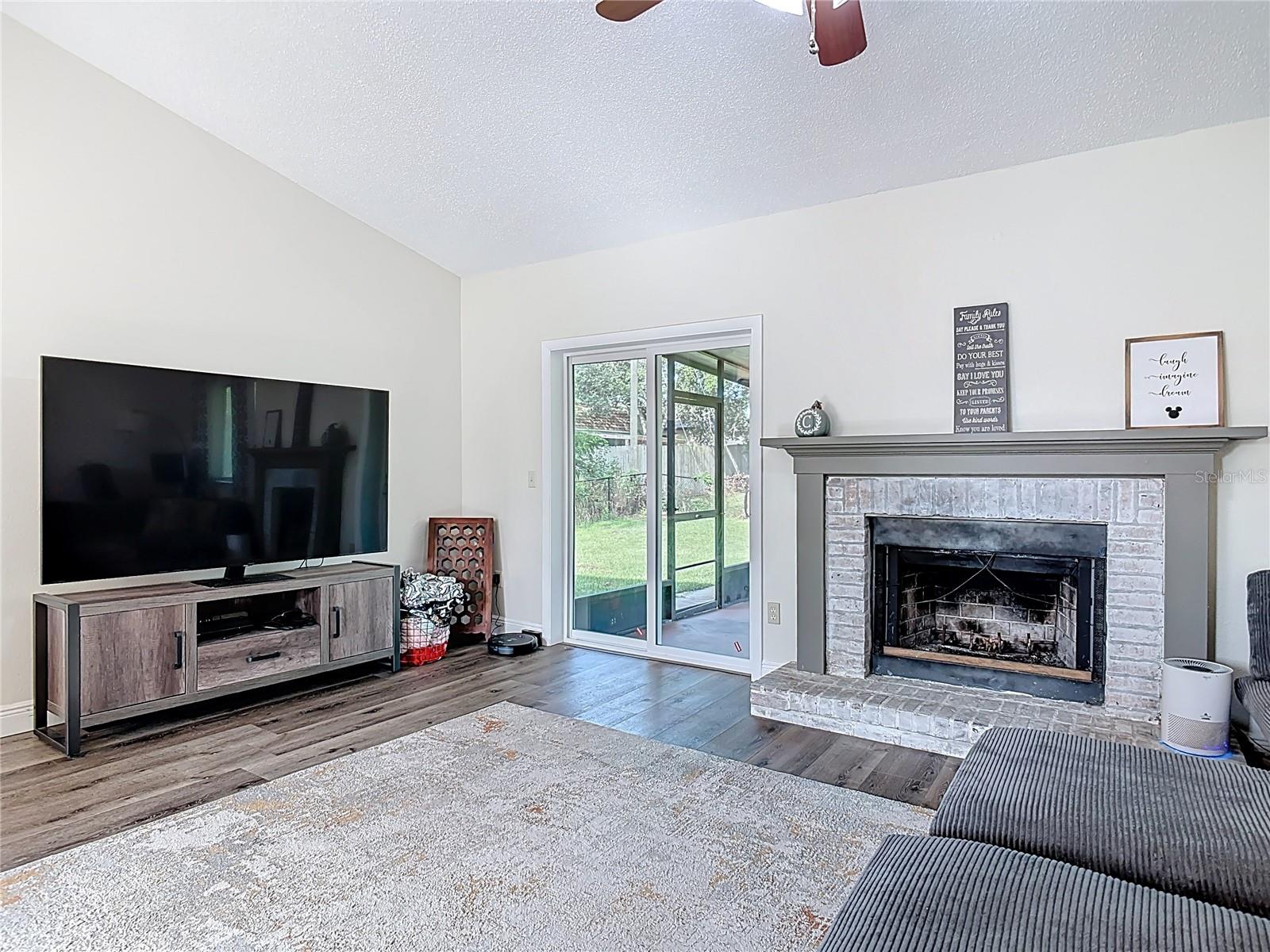 Image 21 of 39 For 745 Mentmore Circle