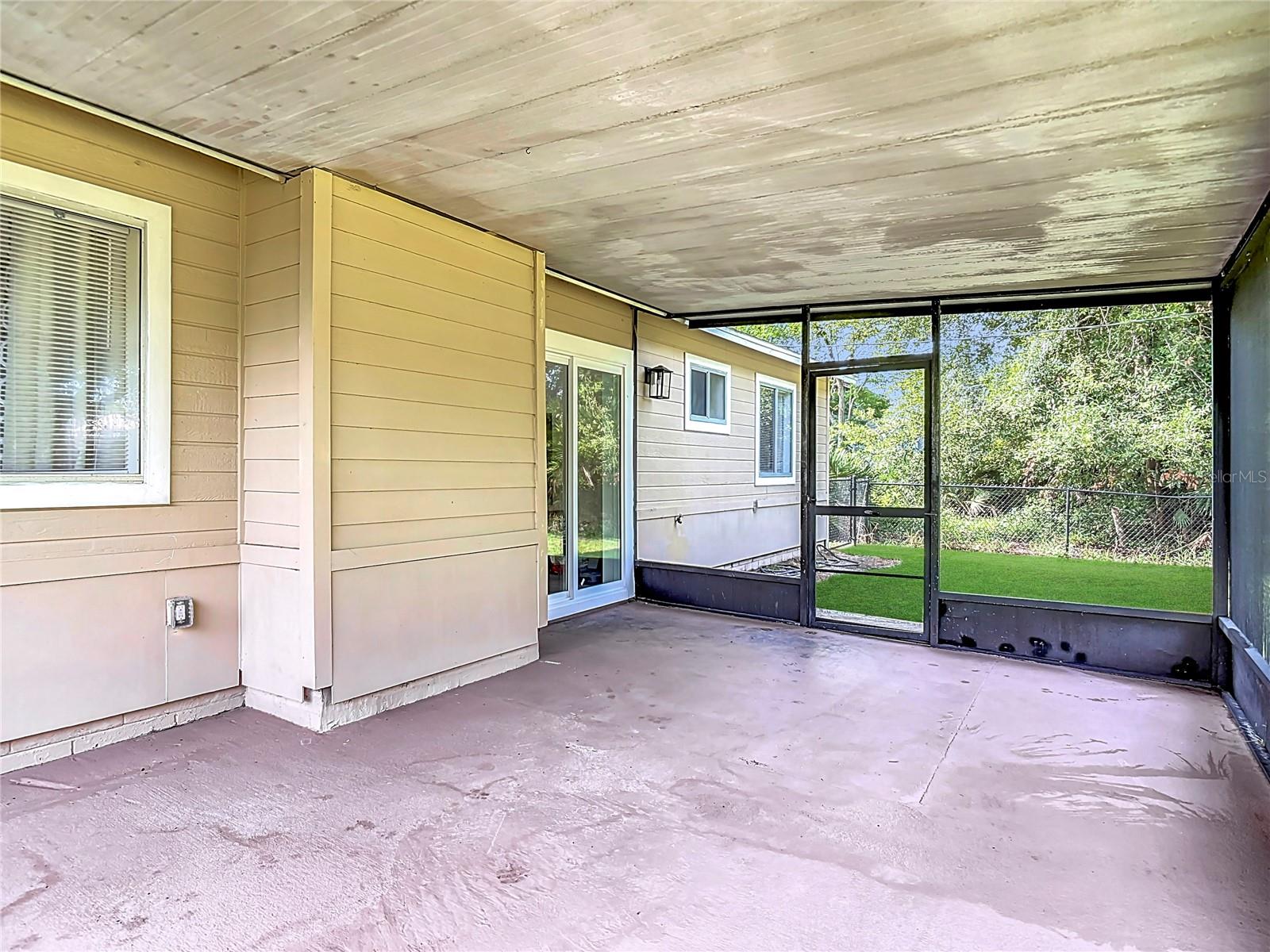 Image 32 of 39 For 745 Mentmore Circle