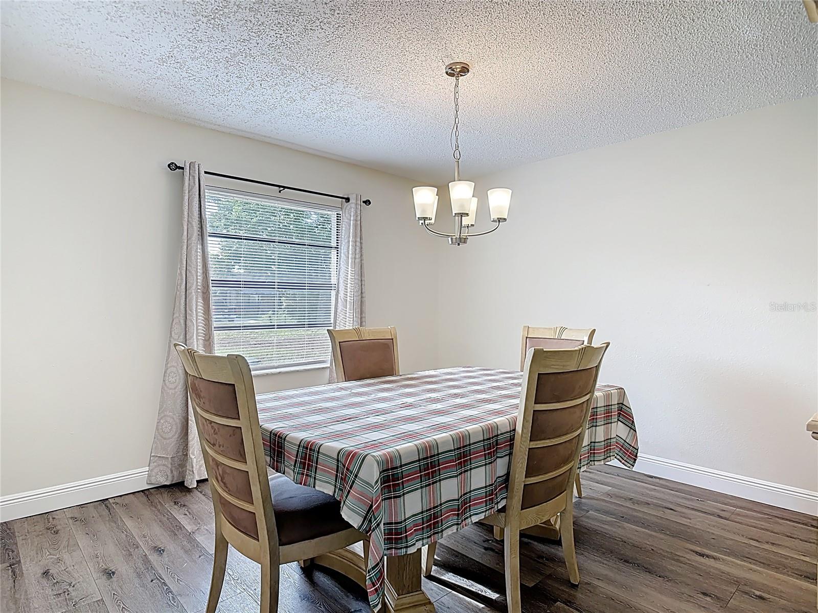 Image 8 of 39 For 745 Mentmore Circle