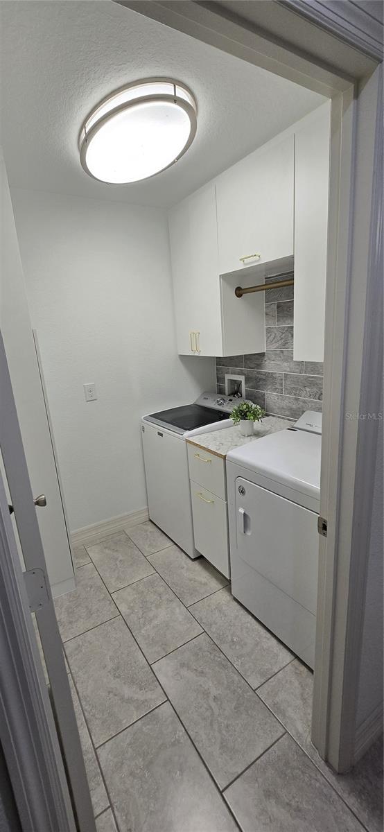 Image 13 of 35 For 2881 Mosshire Circle