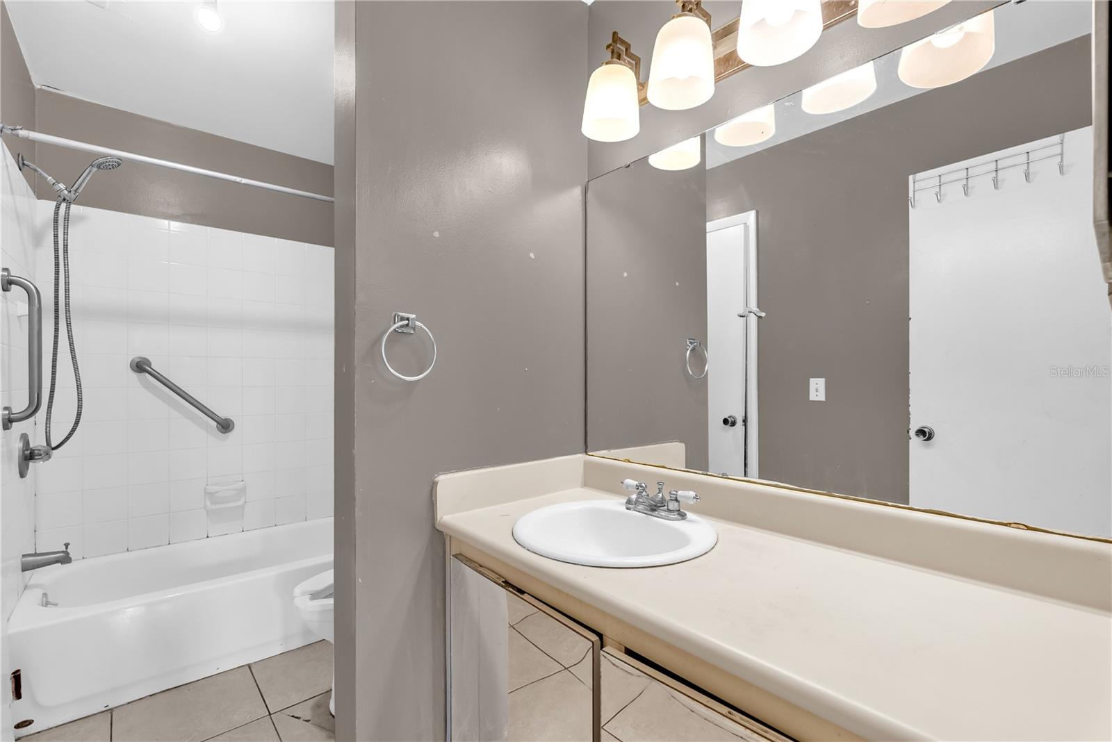 Image 10 of 22 For 6118 Curry Ford Road 127