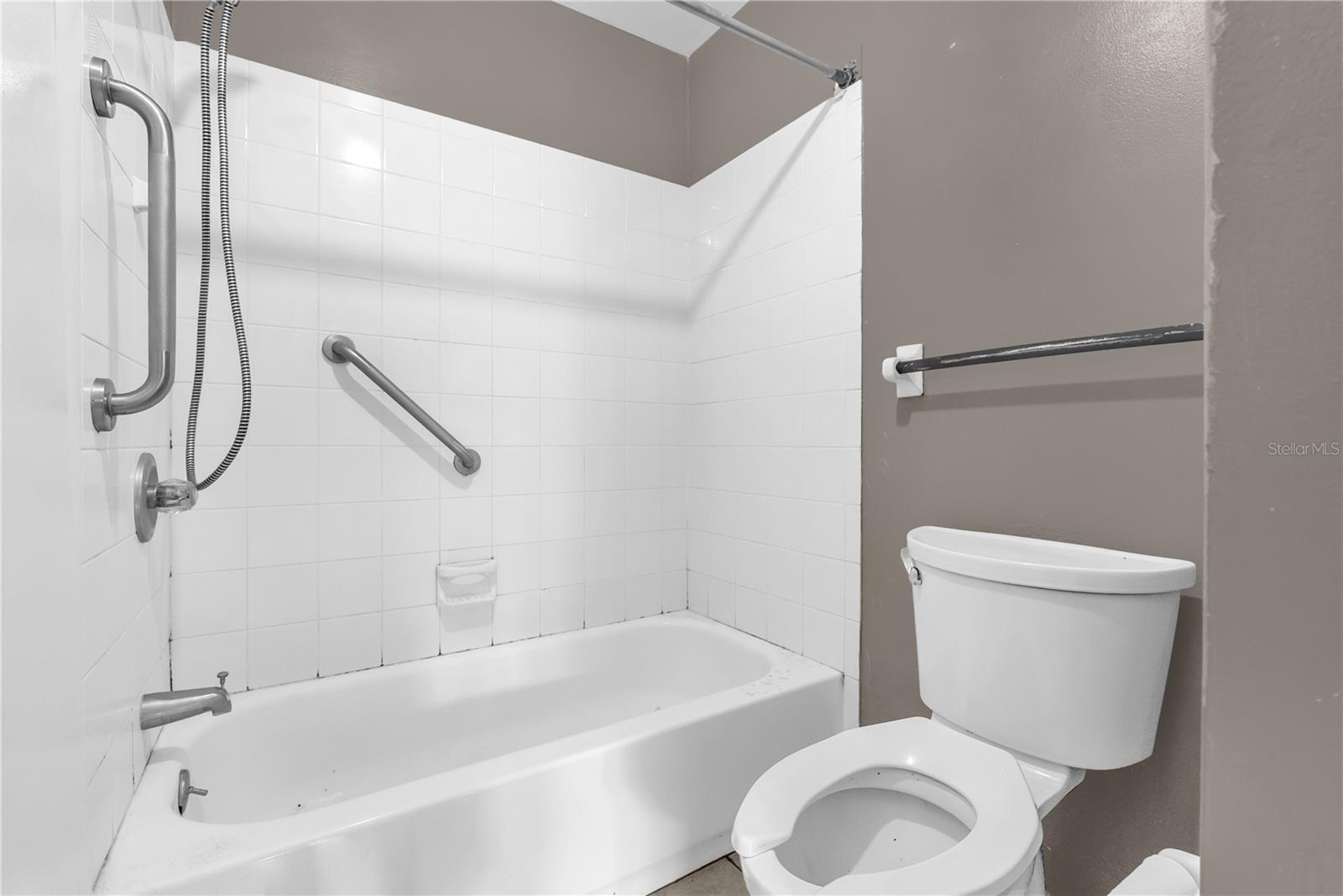 Image 11 of 22 For 6118 Curry Ford Road 127