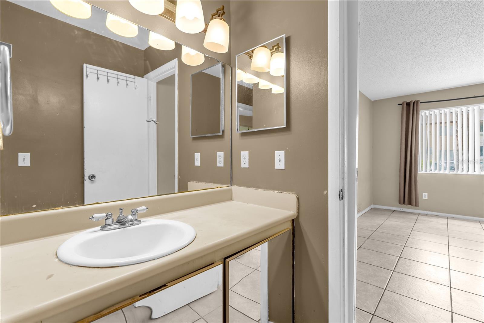 Image 12 of 22 For 6118 Curry Ford Road 127