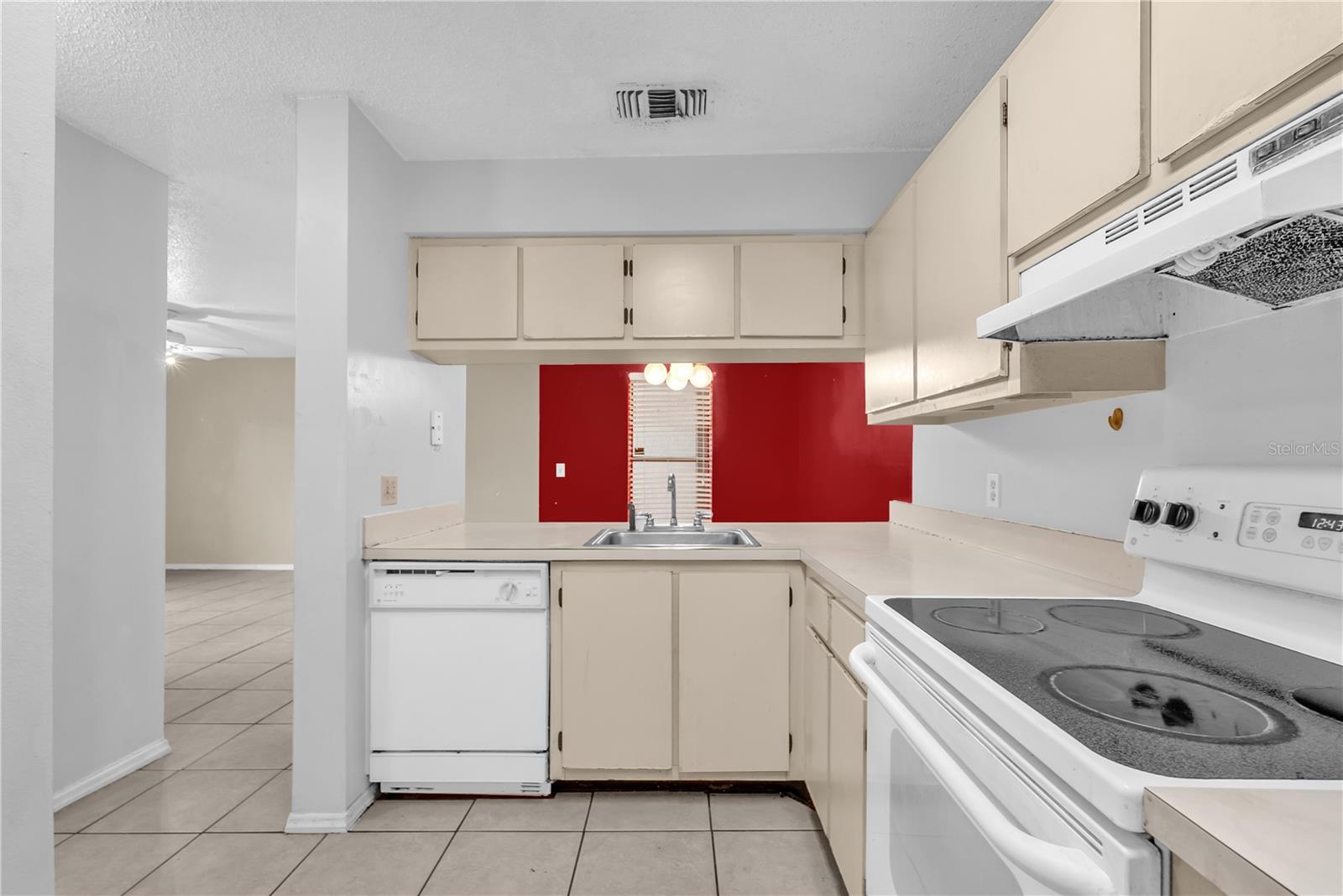Image 8 of 22 For 6118 Curry Ford Road 127