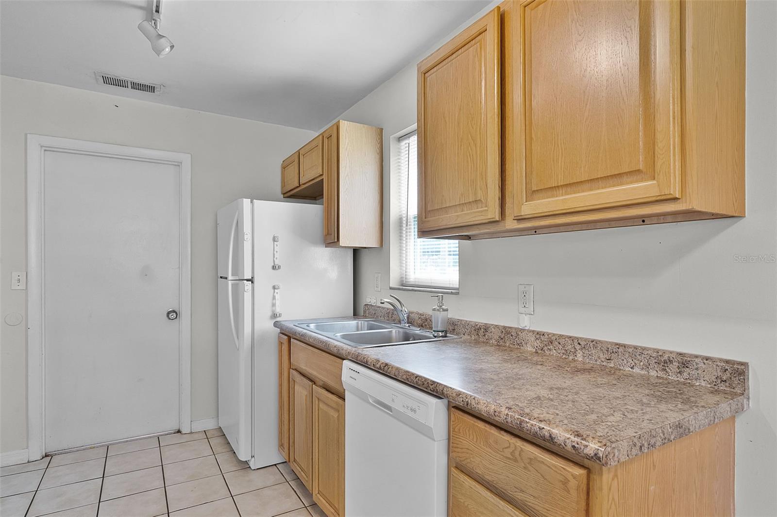 Image 11 of 29 For 2900 Oranole Road