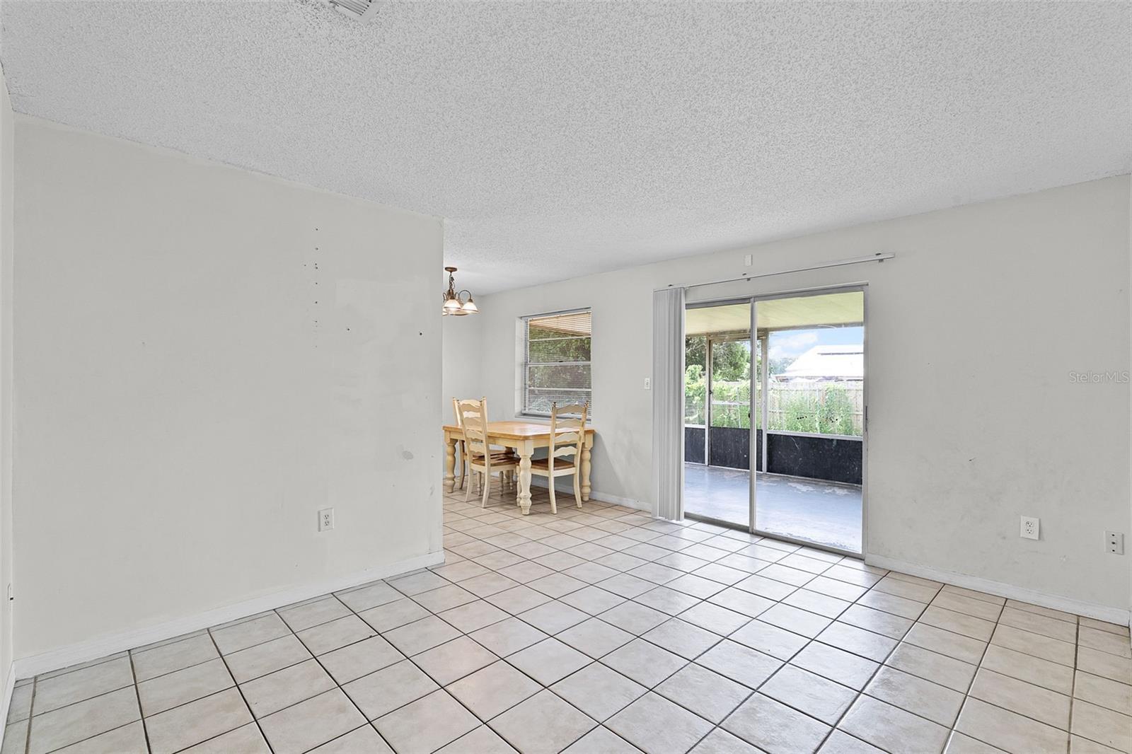 Image 5 of 29 For 2900 Oranole Road