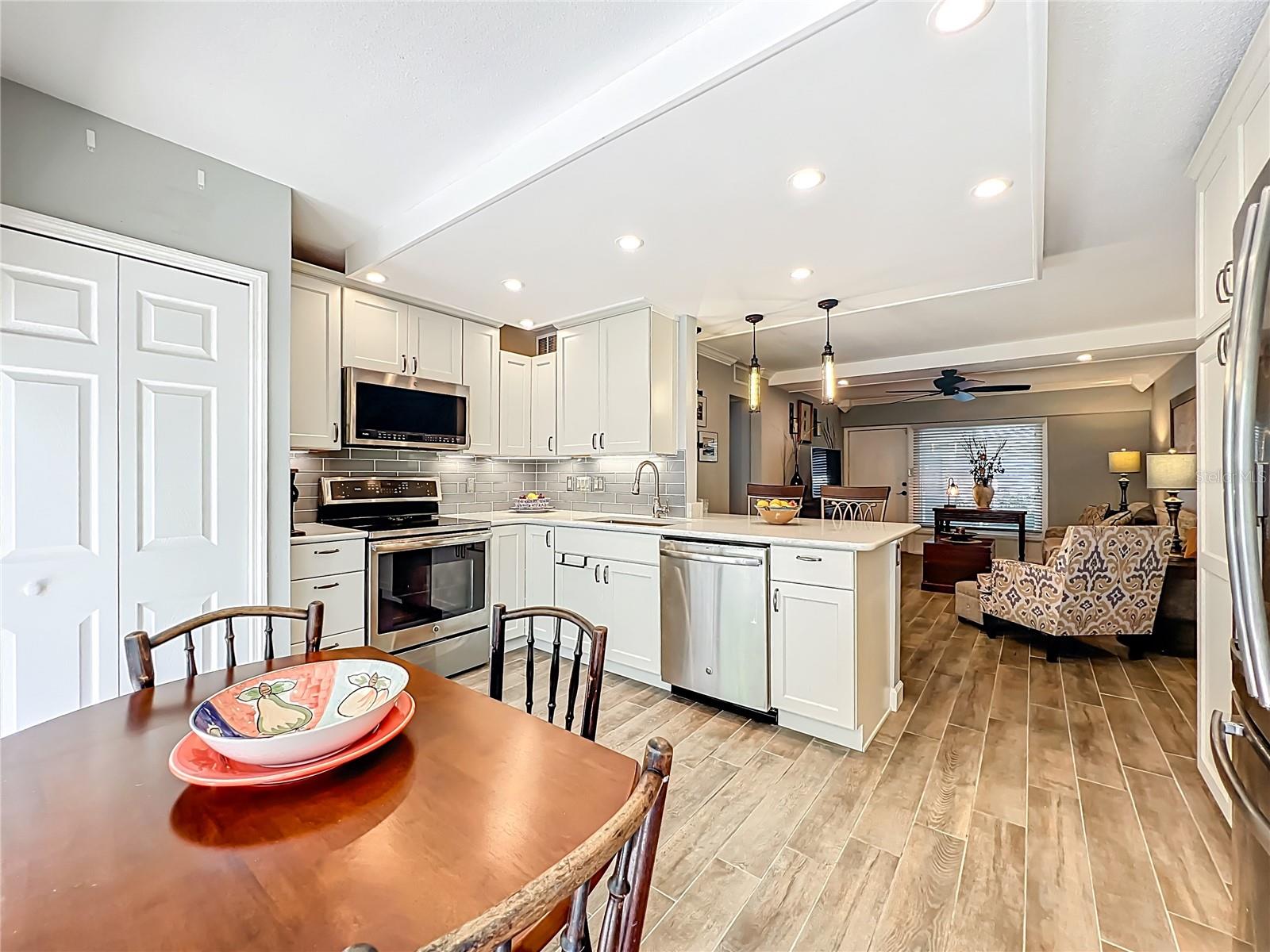 Image 11 of 44 For 1100 Delaney Avenue C13