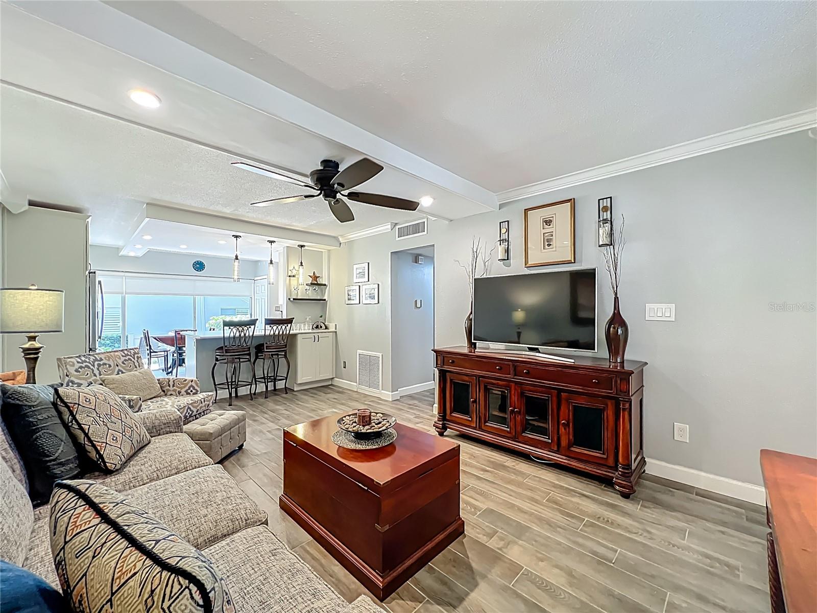 Image 4 of 44 For 1100 Delaney Avenue C13