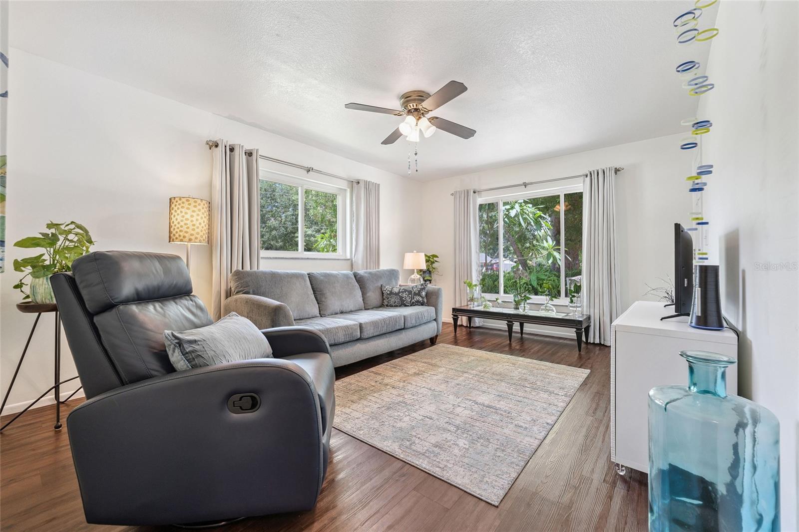 Image 4 of 17 For 2440 Grandview Avenue