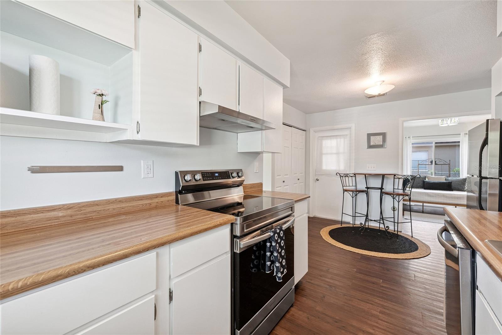 Image 7 of 17 For 2440 Grandview Avenue
