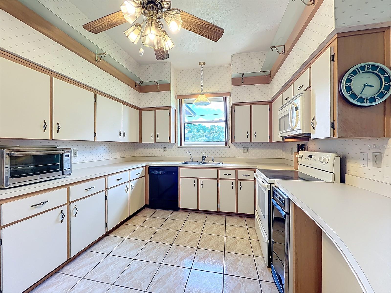 Image 11 of 42 For 7619 Lake Marsha Drive