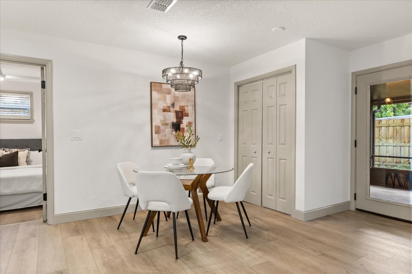 Image 11 of 28 For 652 Sherwood Court