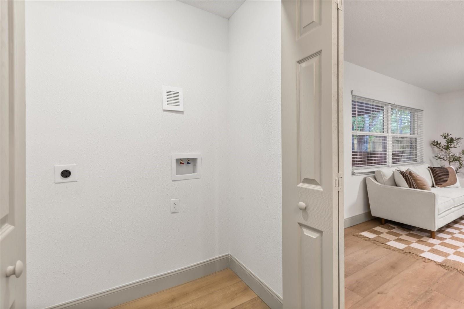 Image 13 of 28 For 652 Sherwood Court