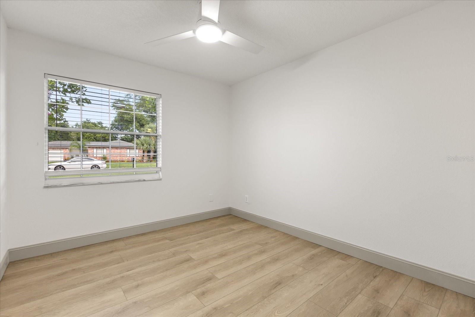 Image 16 of 28 For 652 Sherwood Court