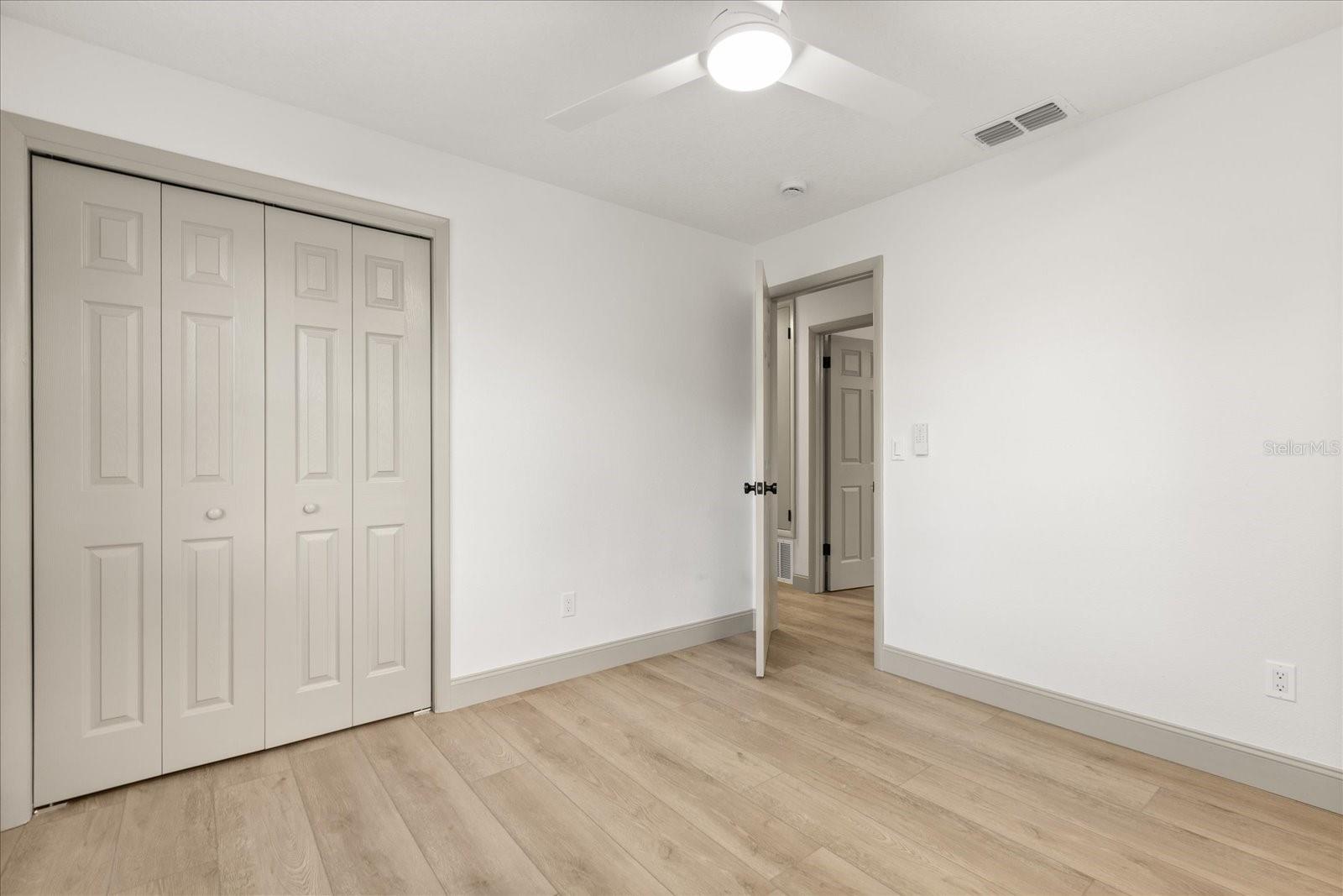 Image 19 of 28 For 652 Sherwood Court
