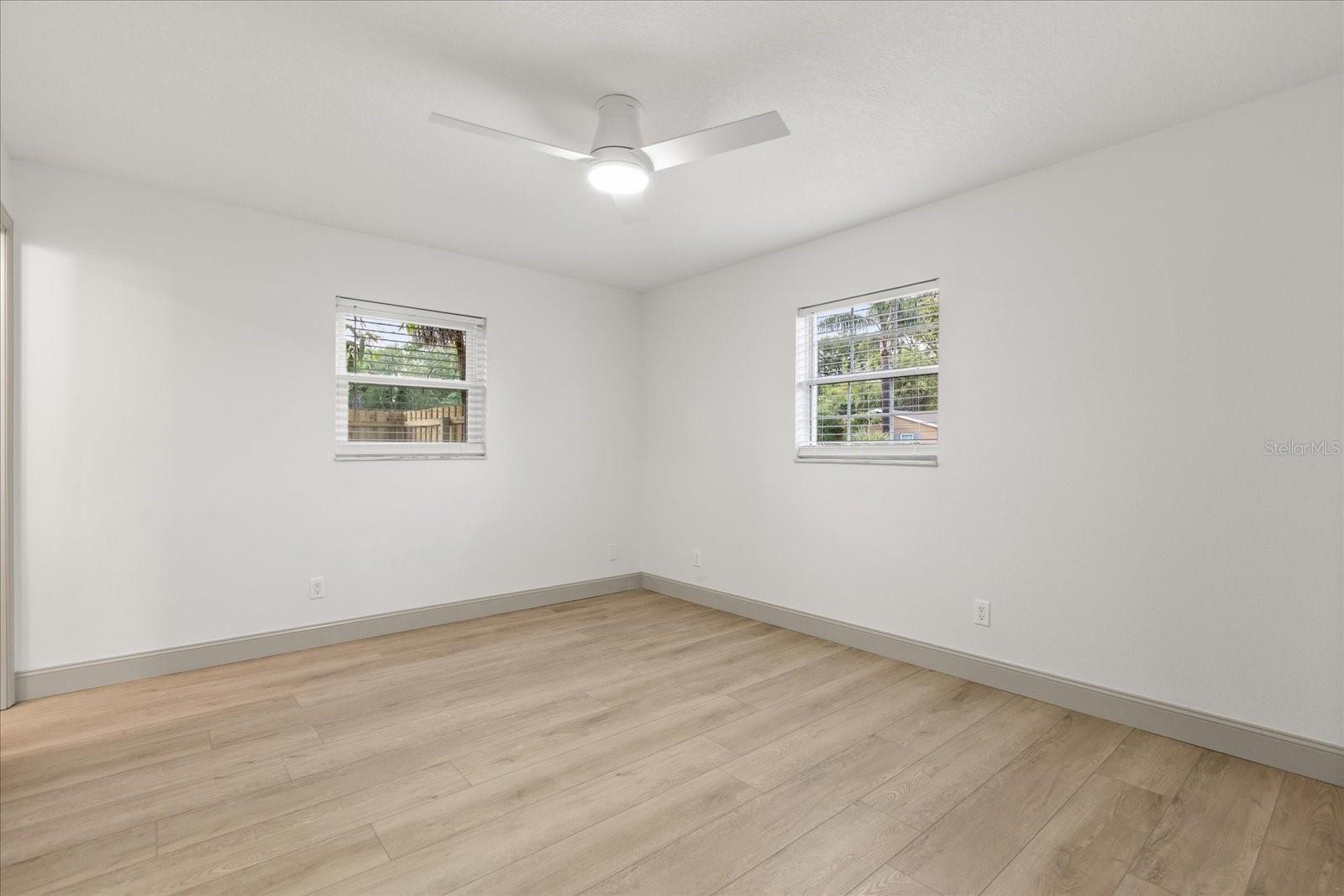 Image 20 of 28 For 652 Sherwood Court