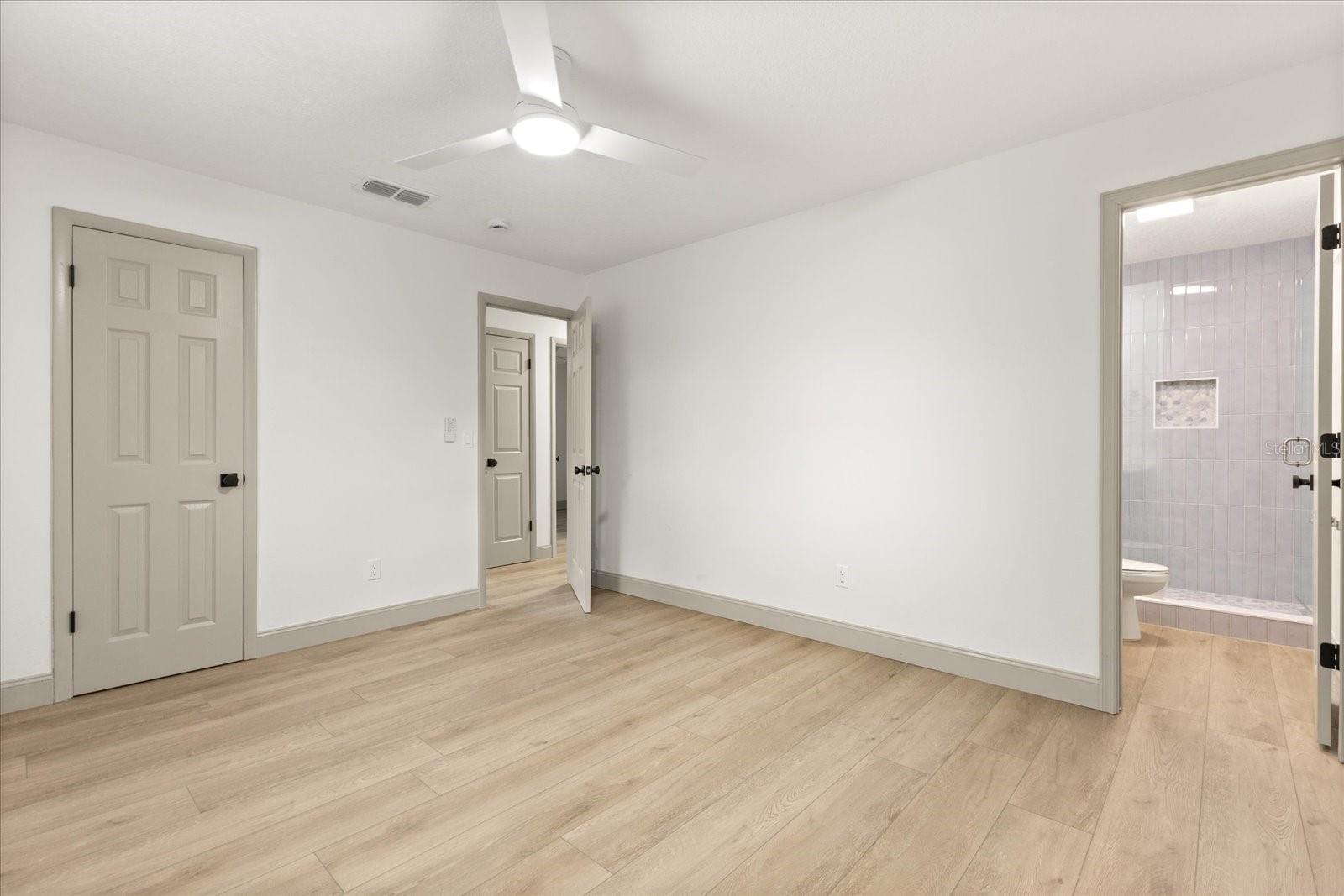 Image 21 of 28 For 652 Sherwood Court
