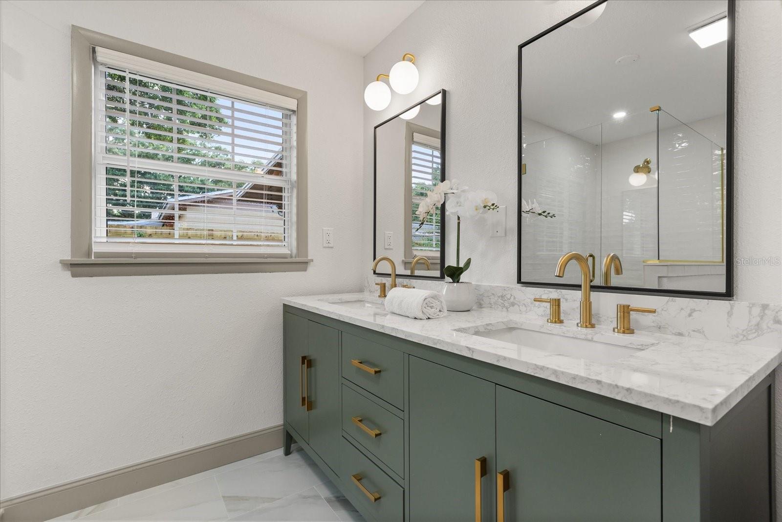 Image 26 of 28 For 652 Sherwood Court