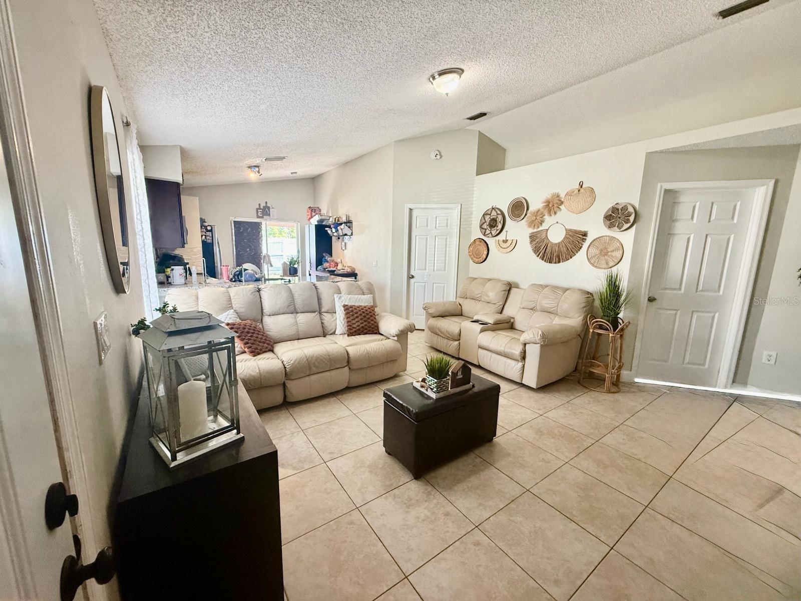 Image 4 of 24 For 992 Vista Palma Way