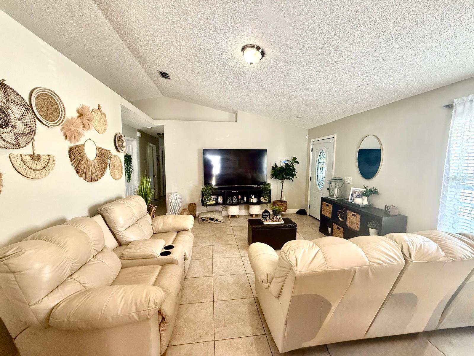 Image 6 of 24 For 992 Vista Palma Way