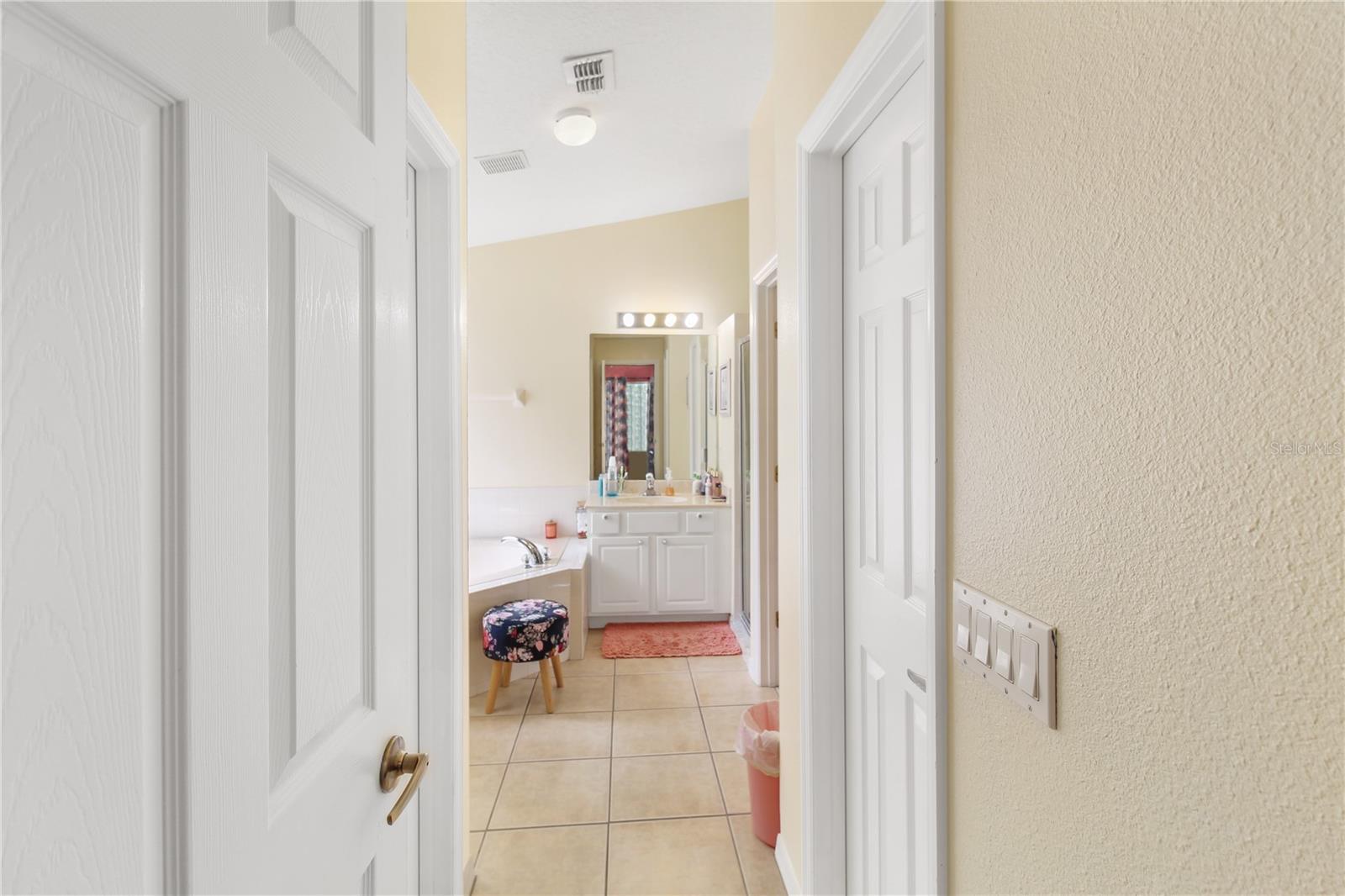 Image 21 of 38 For 403 Albatross Court