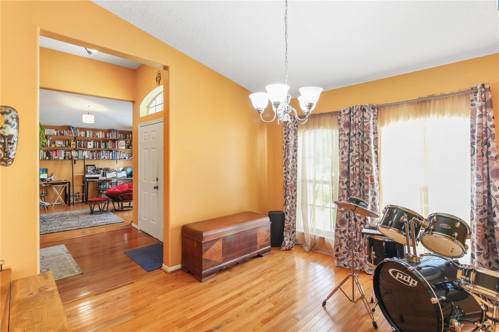 Image 7 of 38 For 403 Albatross Court