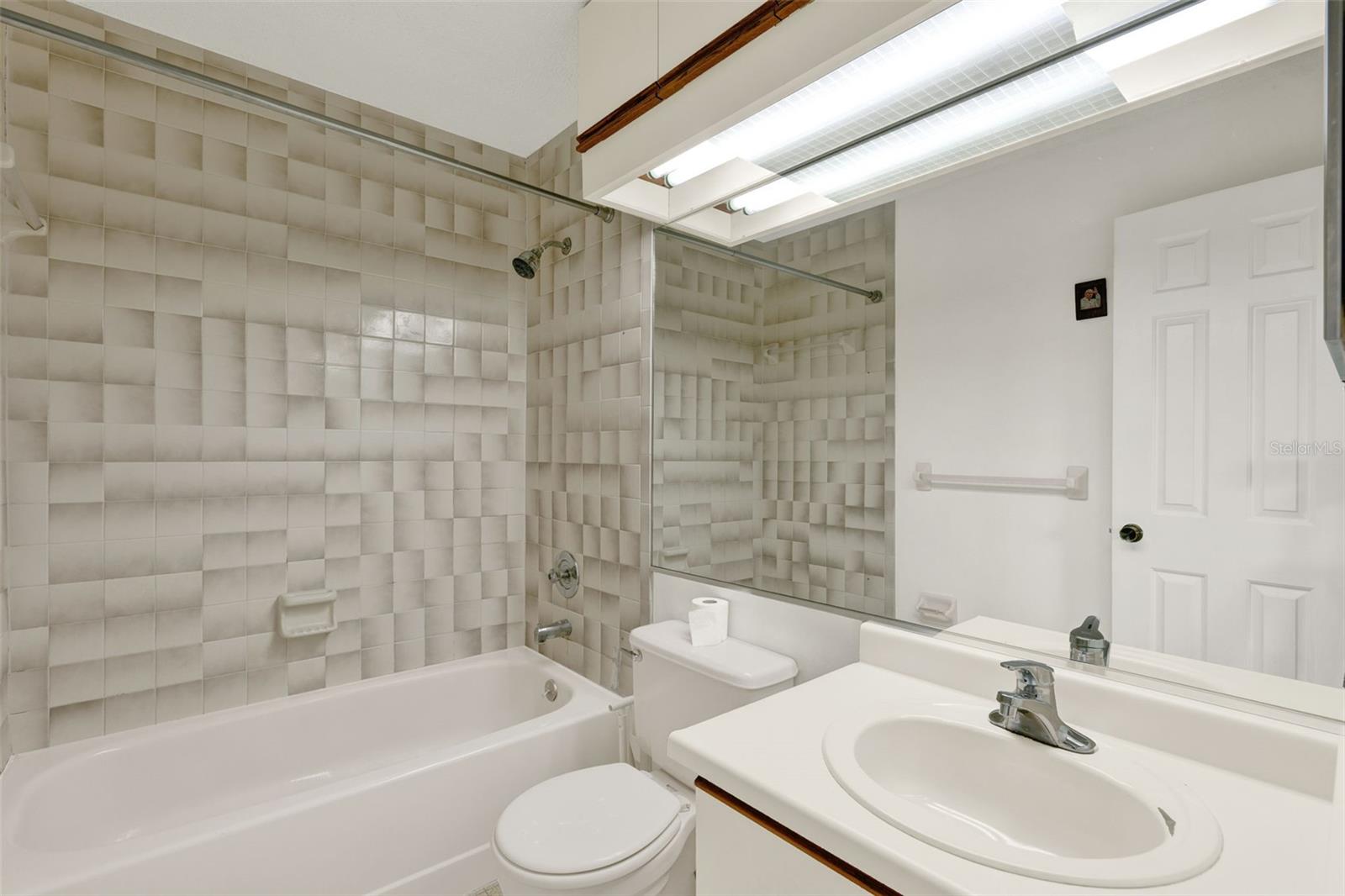 Image 17 of 19 For 3267 Forest Oaks Court 111