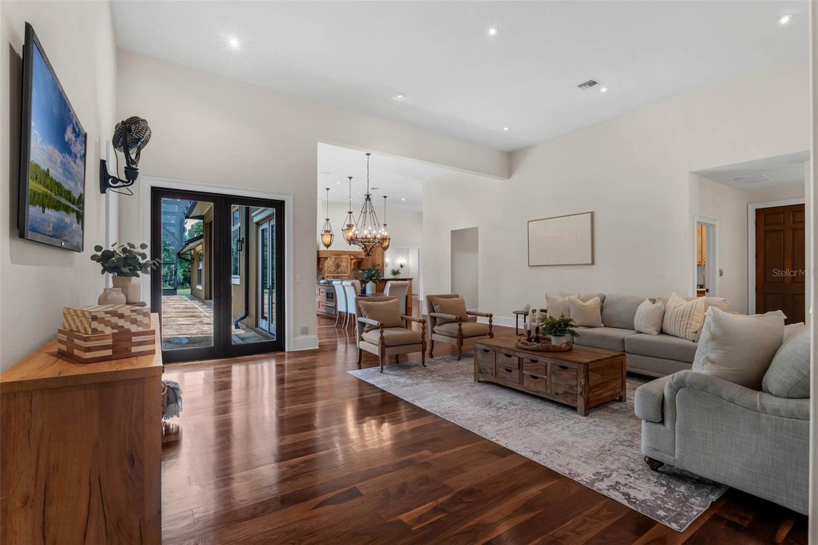 Image 16 of 75 For 935 River Edge Court