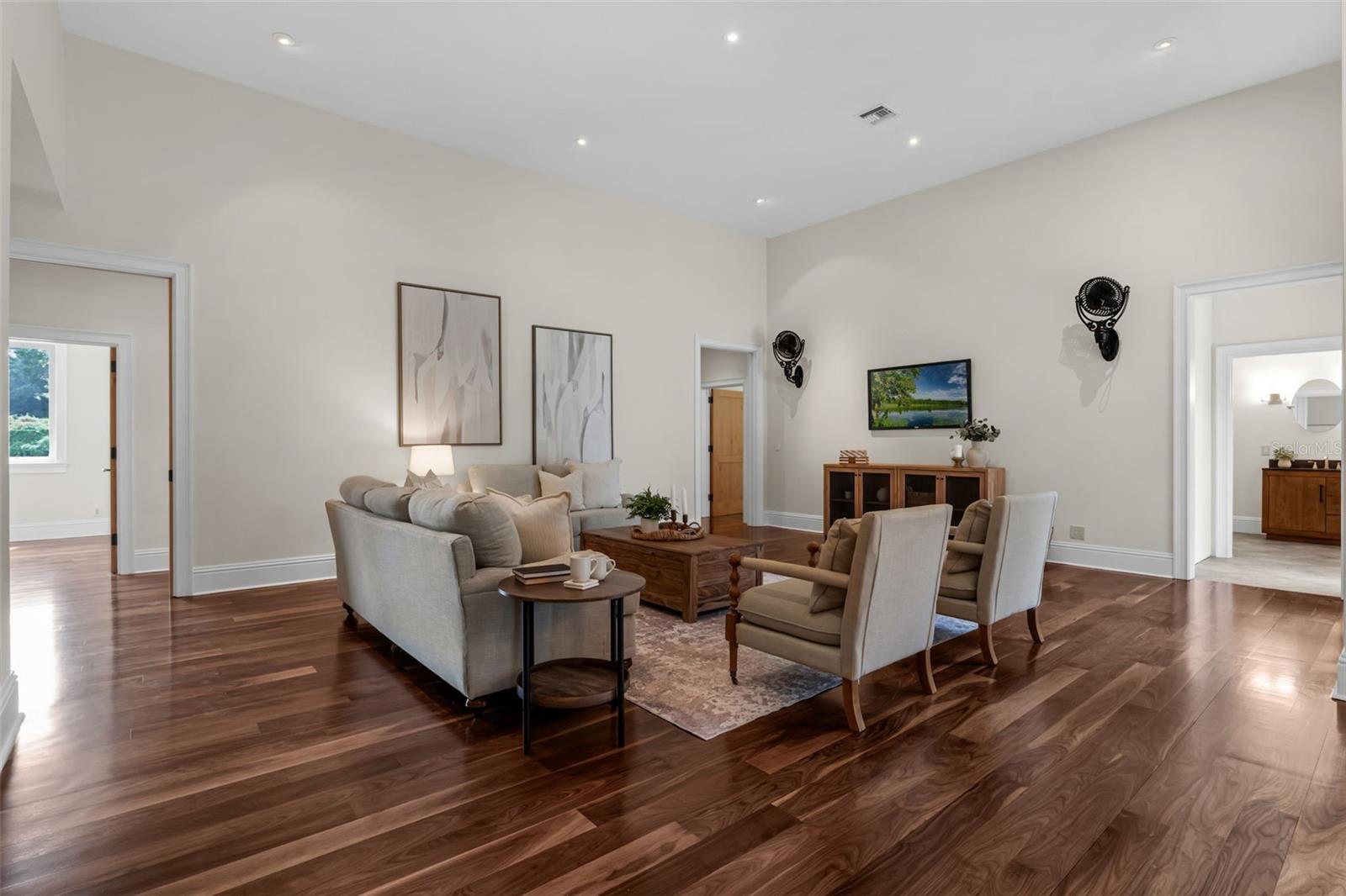 Image 17 of 75 For 935 River Edge Court