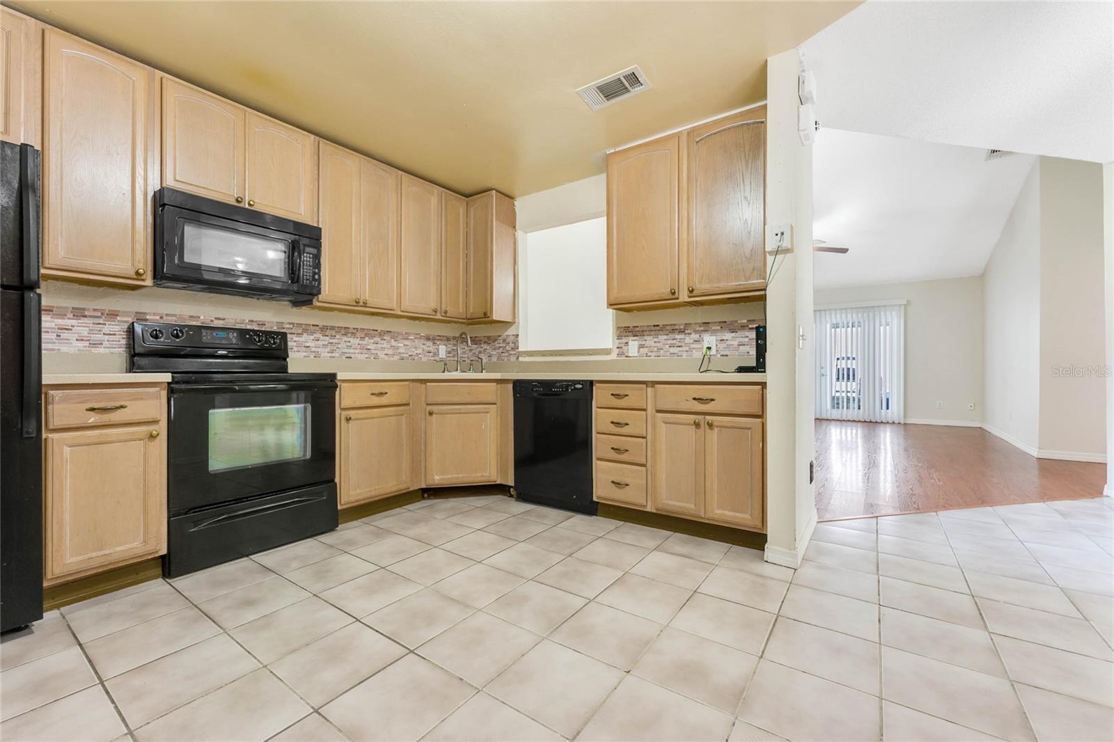 Image 10 of 13 For 7579 Groveoak Drive