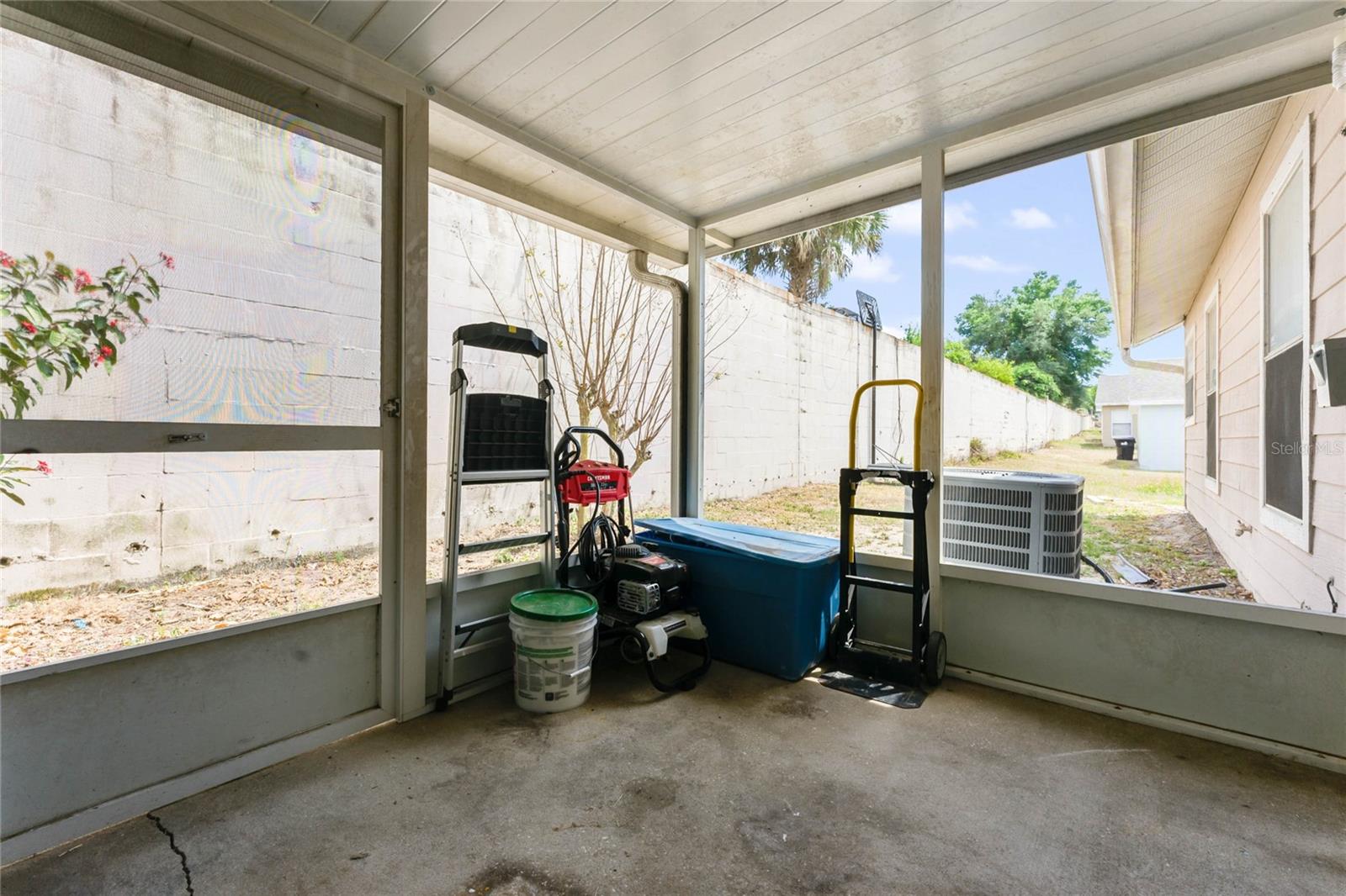 Image 12 of 13 For 7579 Groveoak Drive