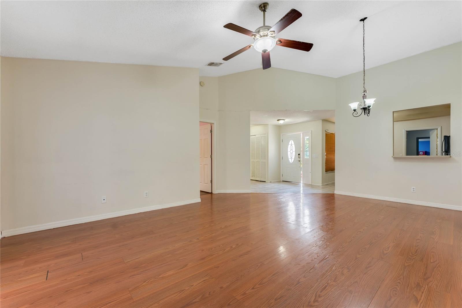Image 4 of 13 For 7579 Groveoak Drive