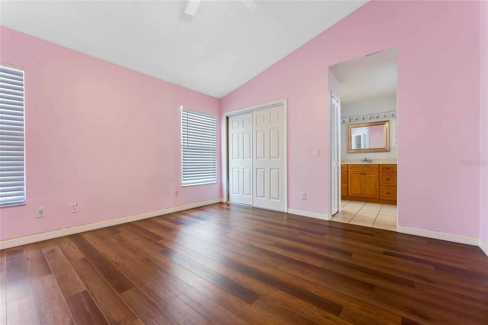 Image 5 of 13 For 7579 Groveoak Drive