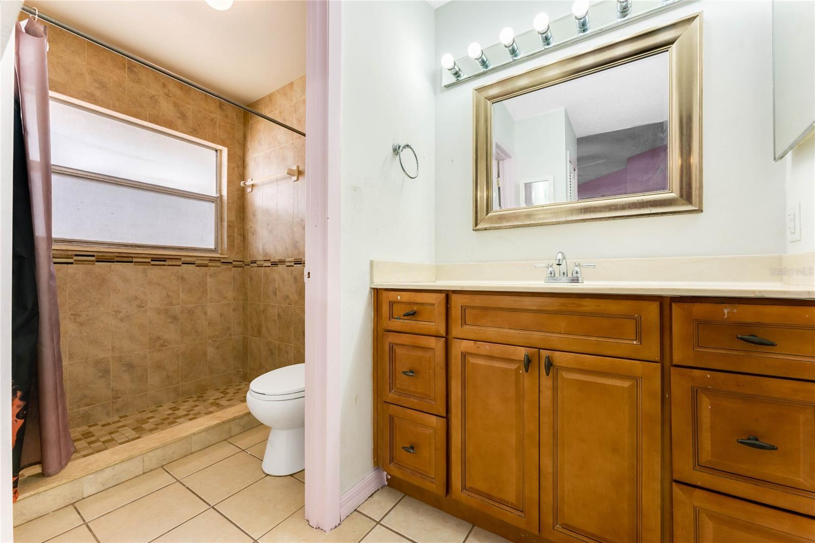 Image 6 of 13 For 7579 Groveoak Drive