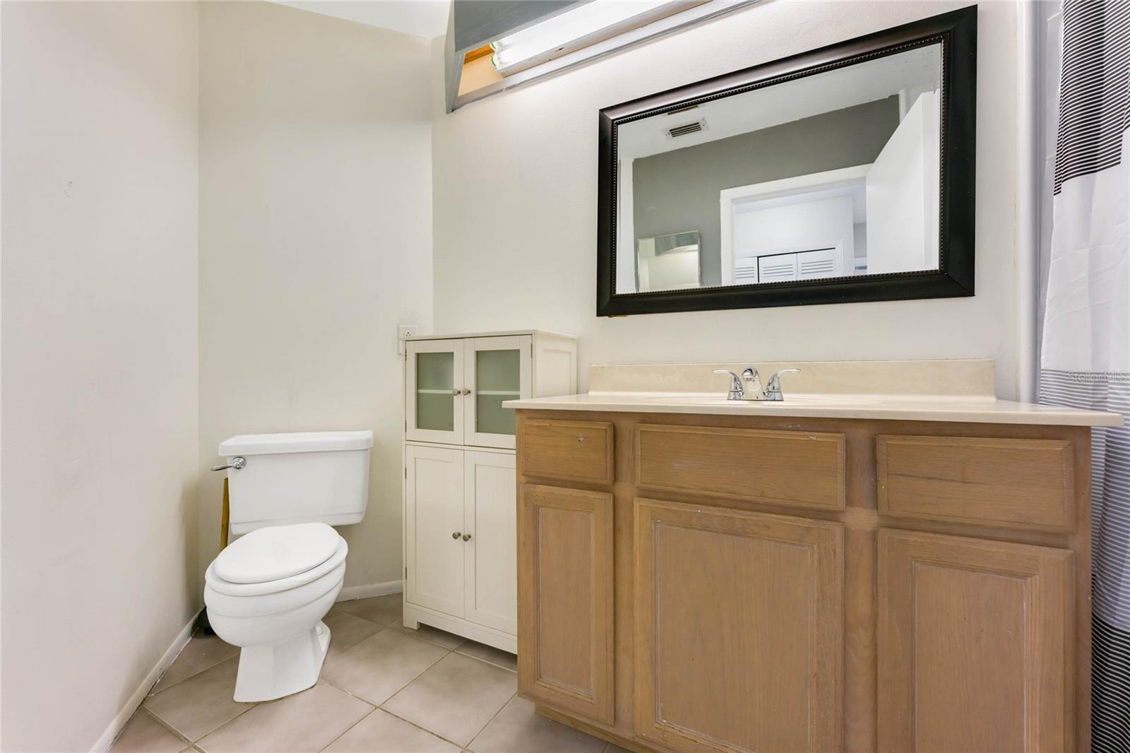Image 7 of 13 For 7579 Groveoak Drive