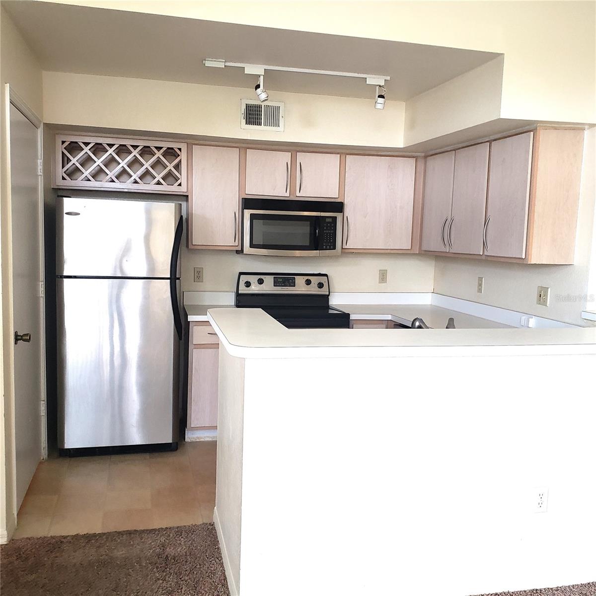 Image 10 of 34 For 7280 Westpointe Boulevard 831