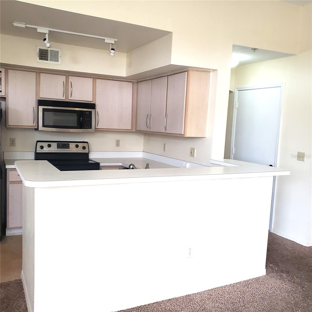 Image 11 of 34 For 7280 Westpointe Boulevard 831