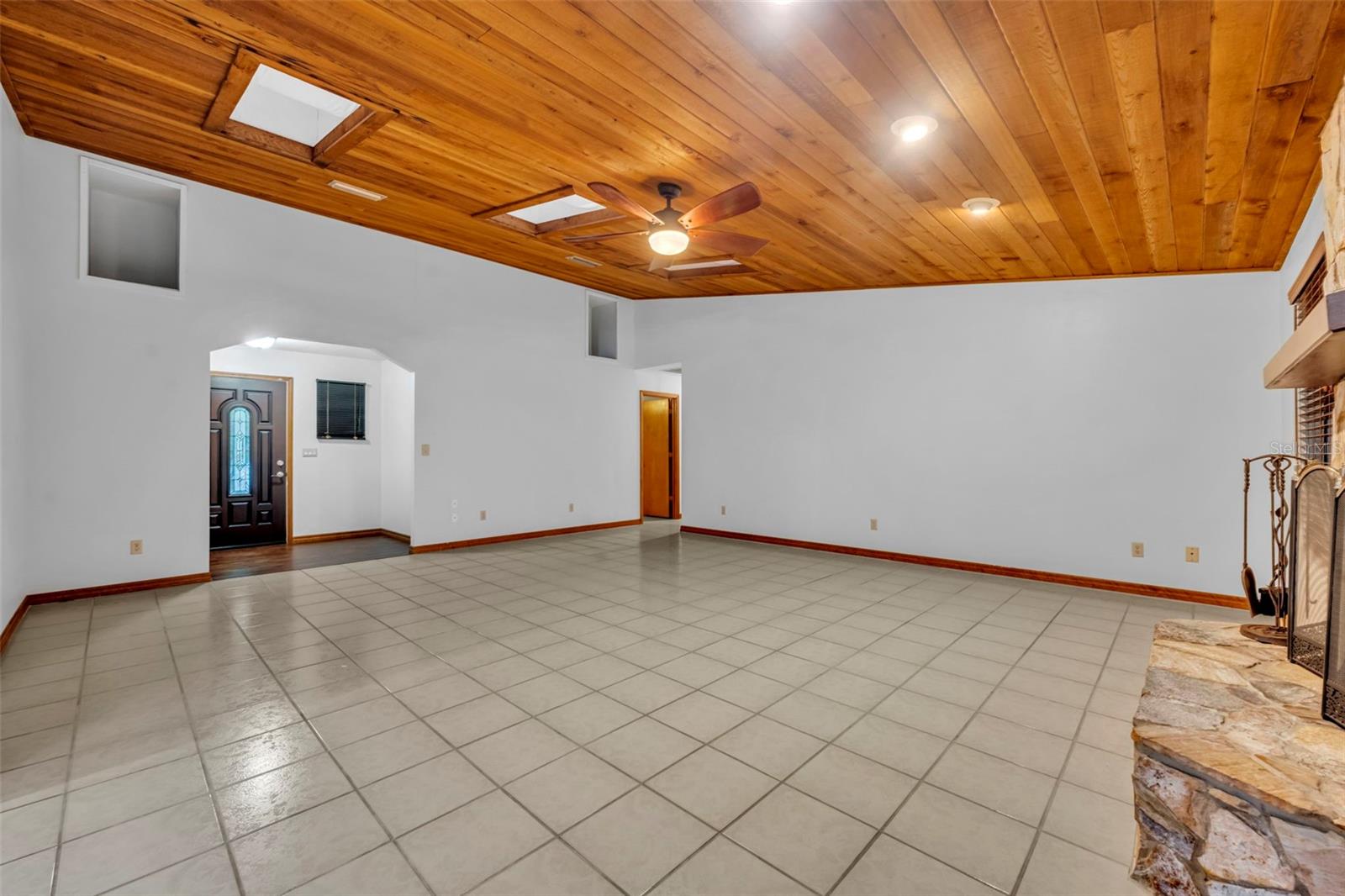 Image 5 of 29 For 581 Terrace Drive