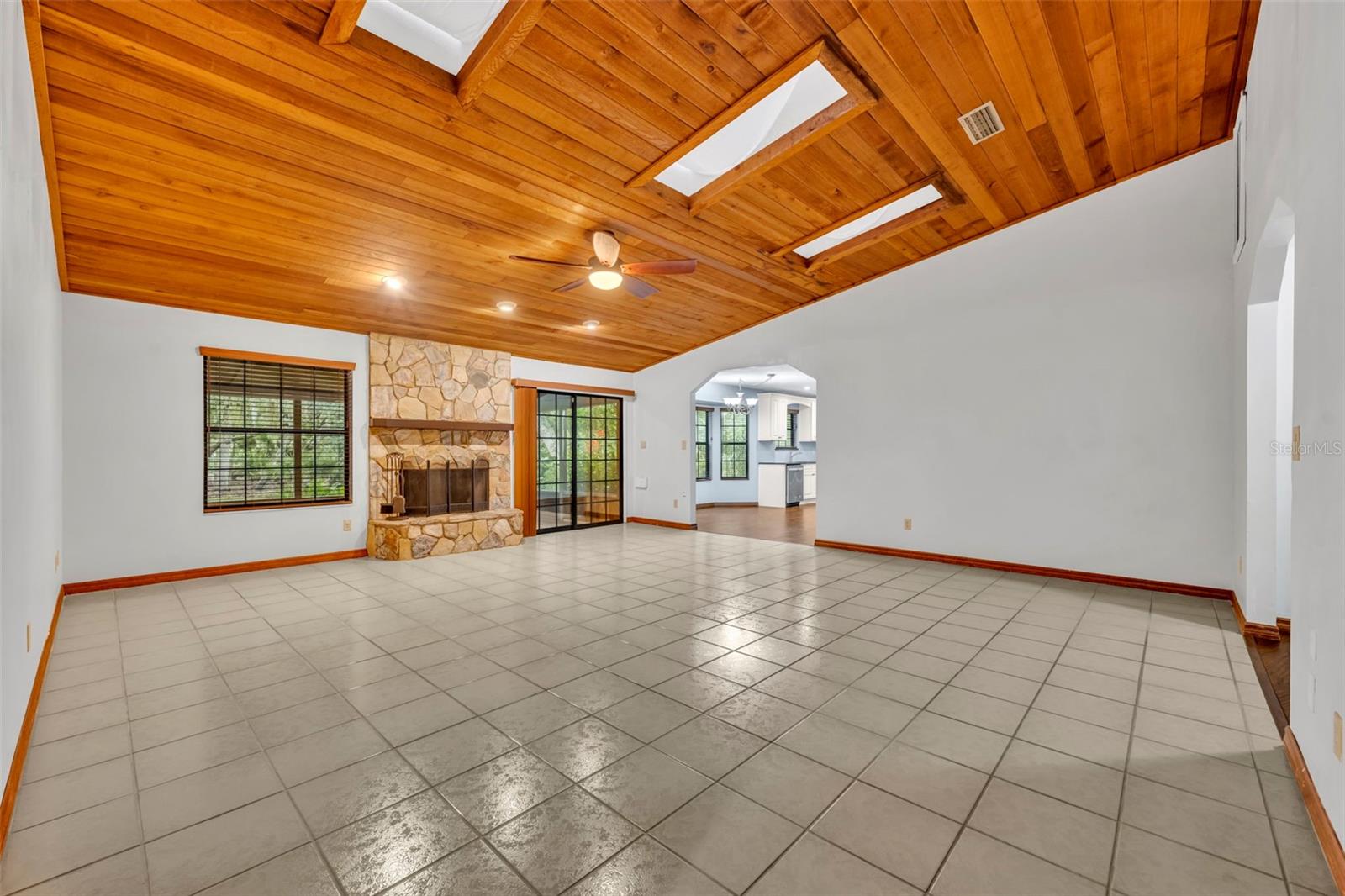 Image 6 of 29 For 581 Terrace Drive