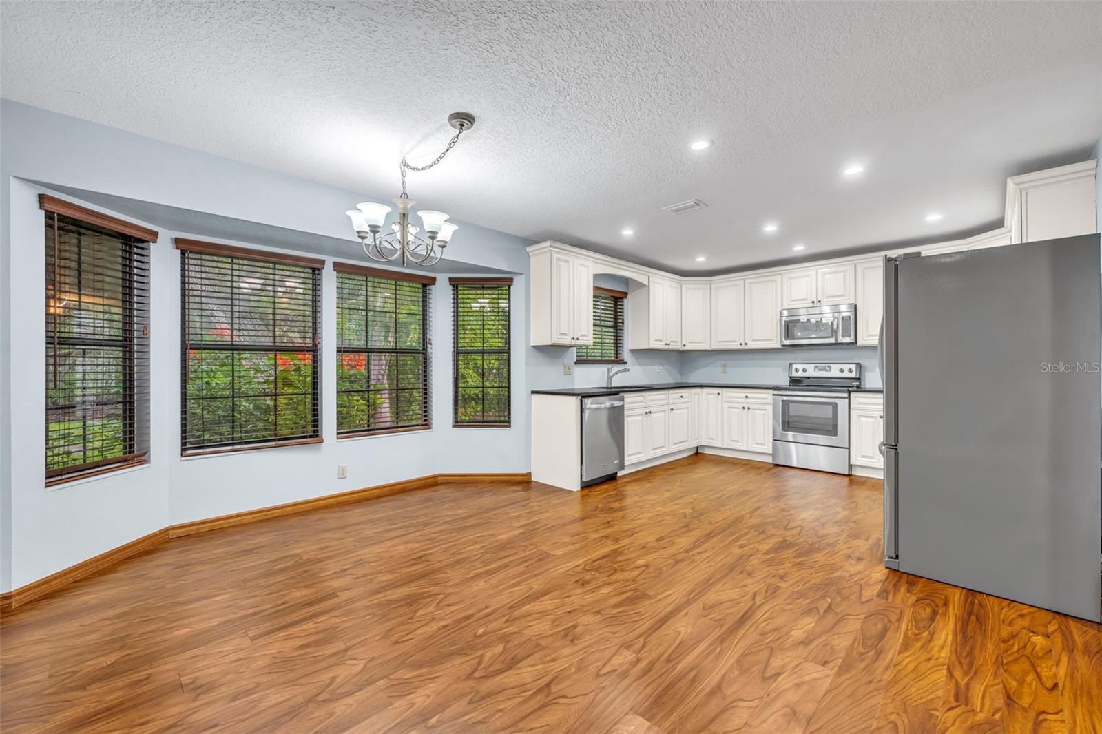 Image 7 of 29 For 581 Terrace Drive