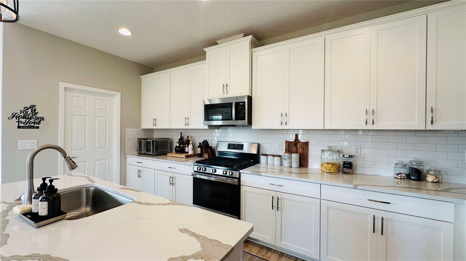 Image 16 of 46 For 12661 Oak Hill Way