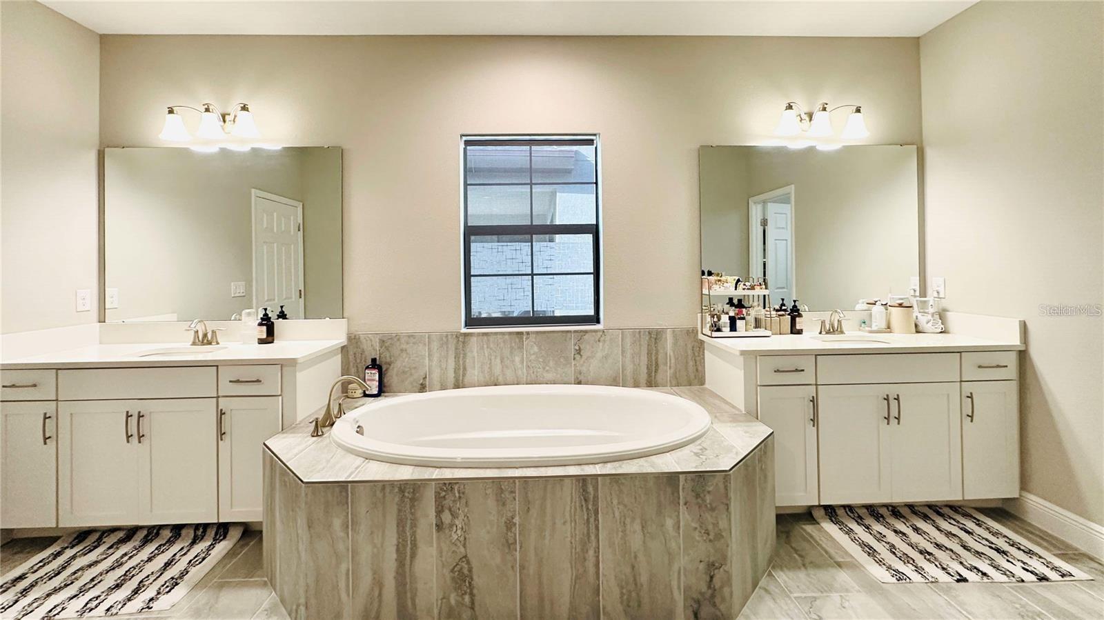 Image 22 of 46 For 12661 Oak Hill Way
